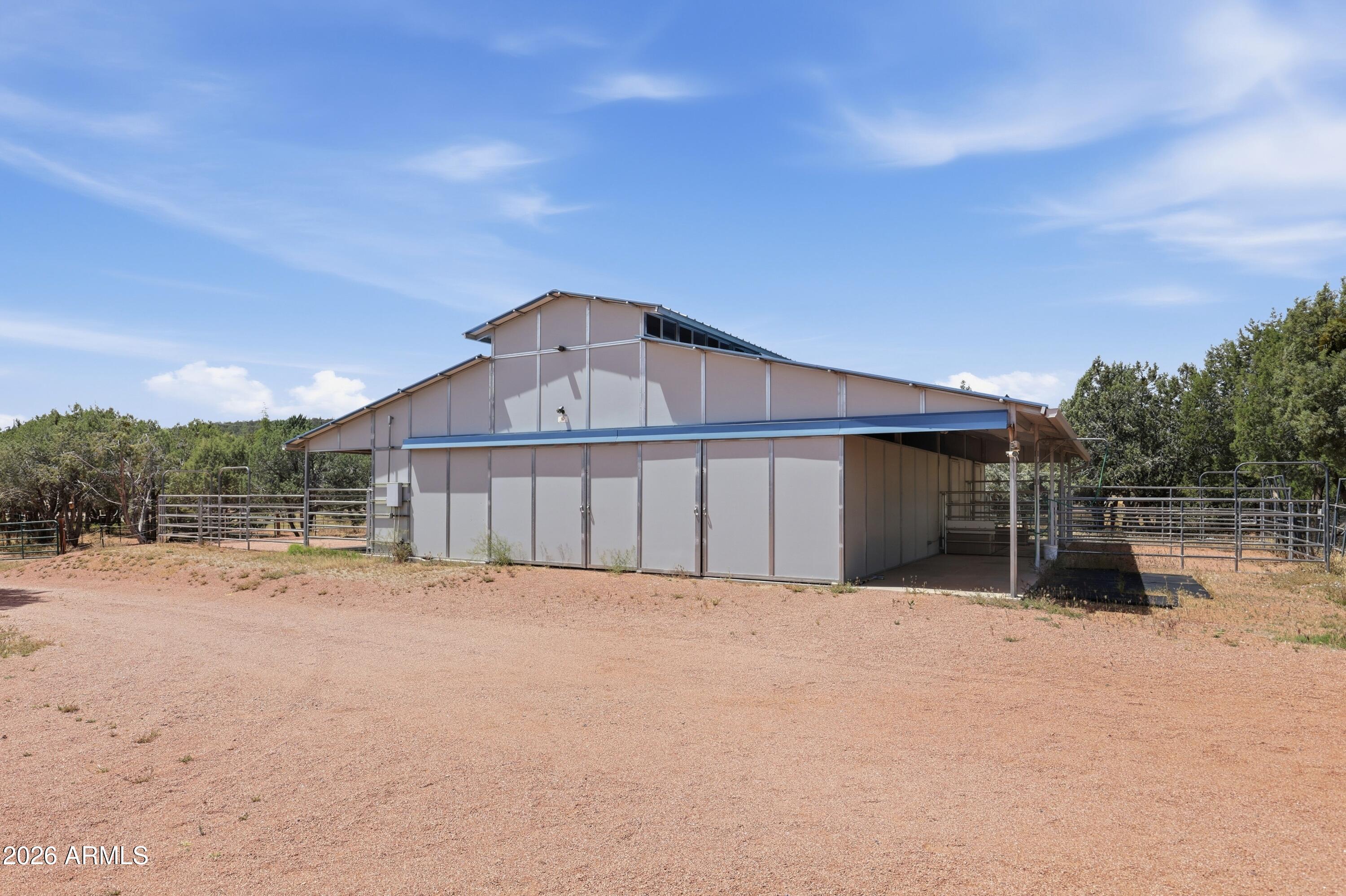 2404 W PALMER Drive