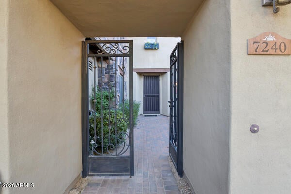 7240 E AURORA Drive