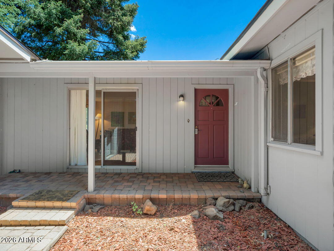 803 W MEADE Lane