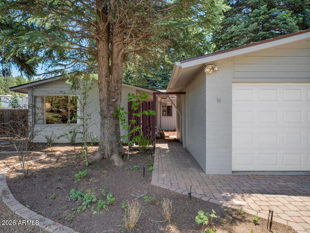 803 W MEADE Lane