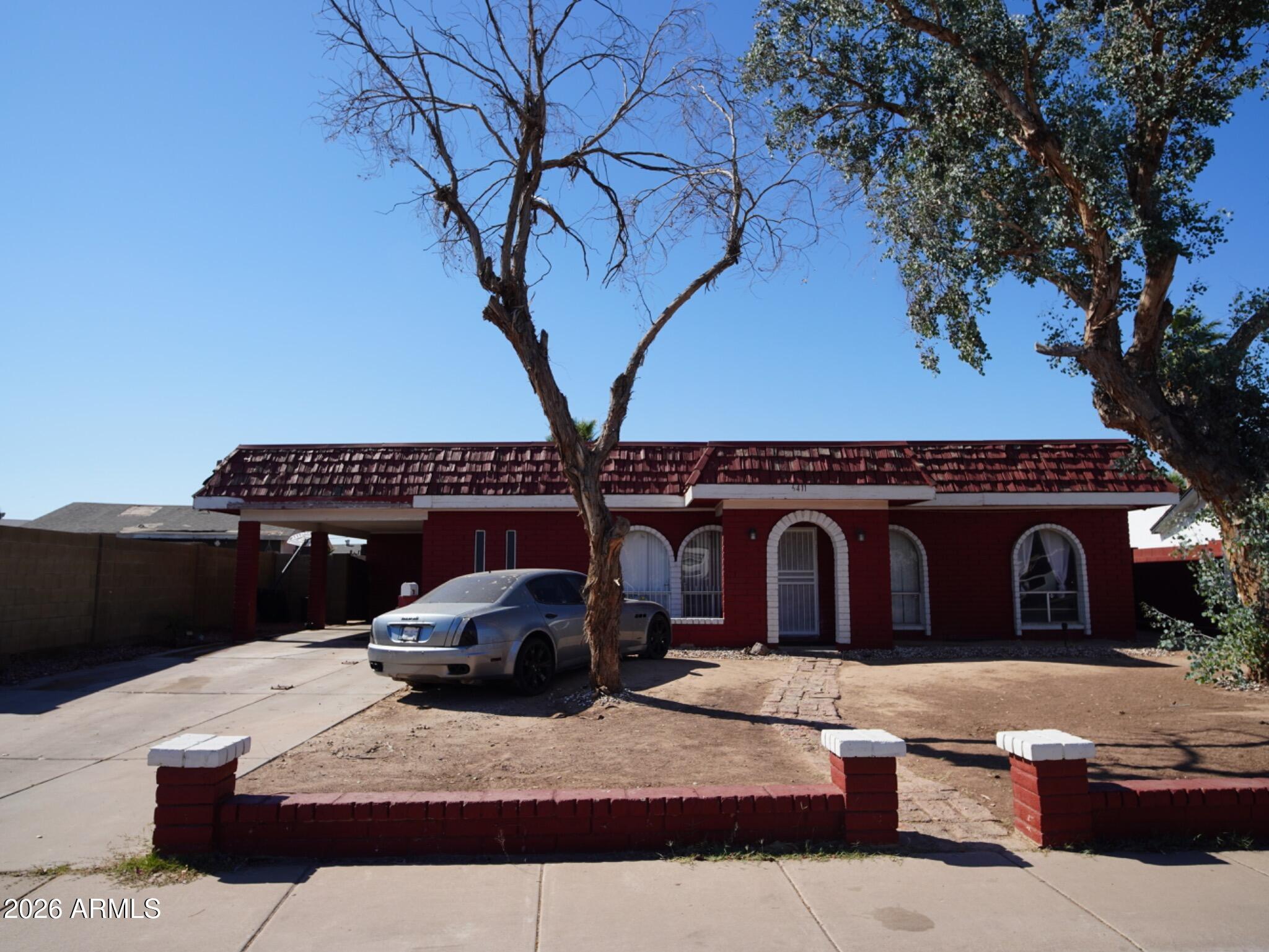 6411 W VERDE Lane