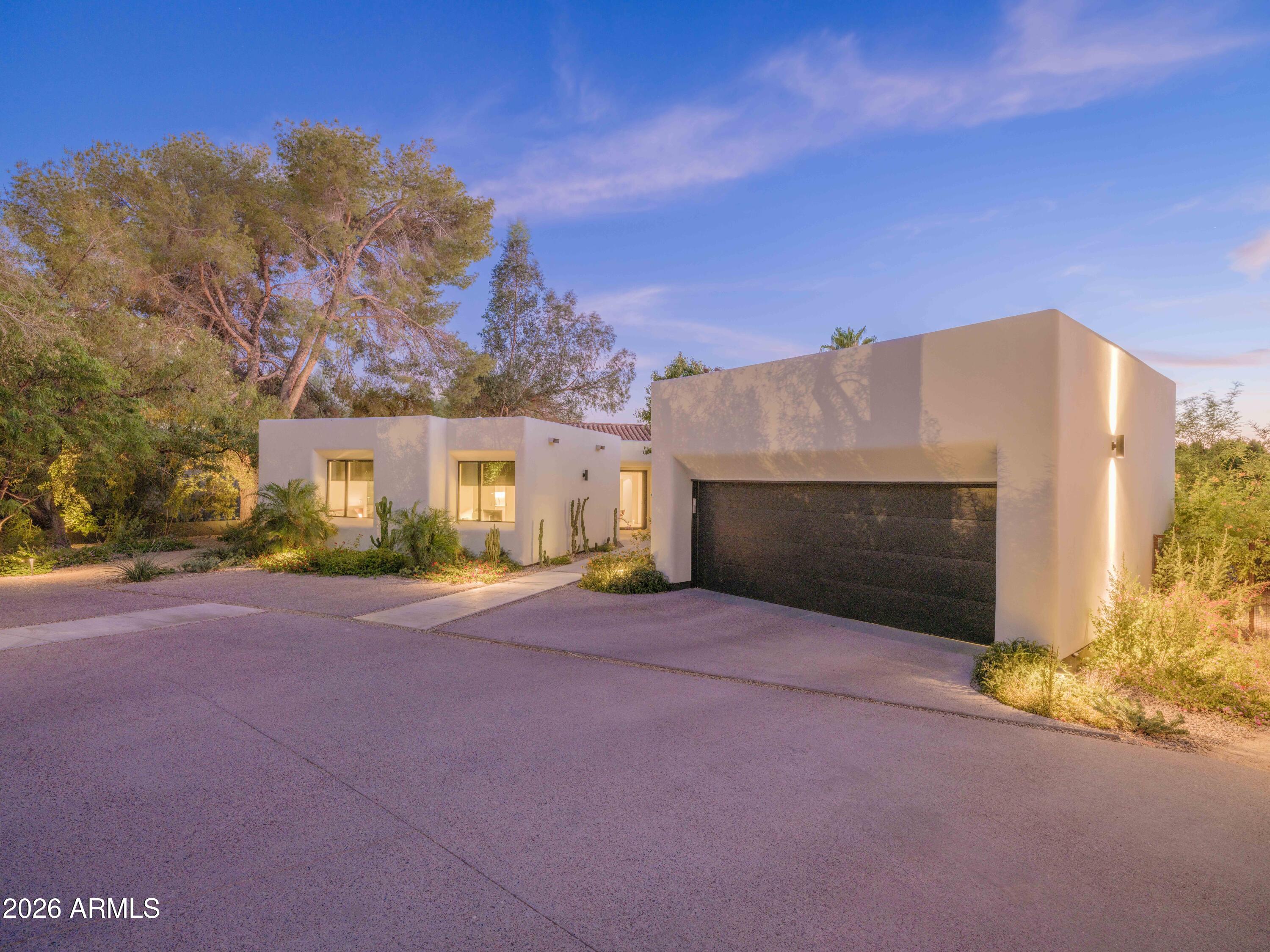 7222 N 23RD Place
