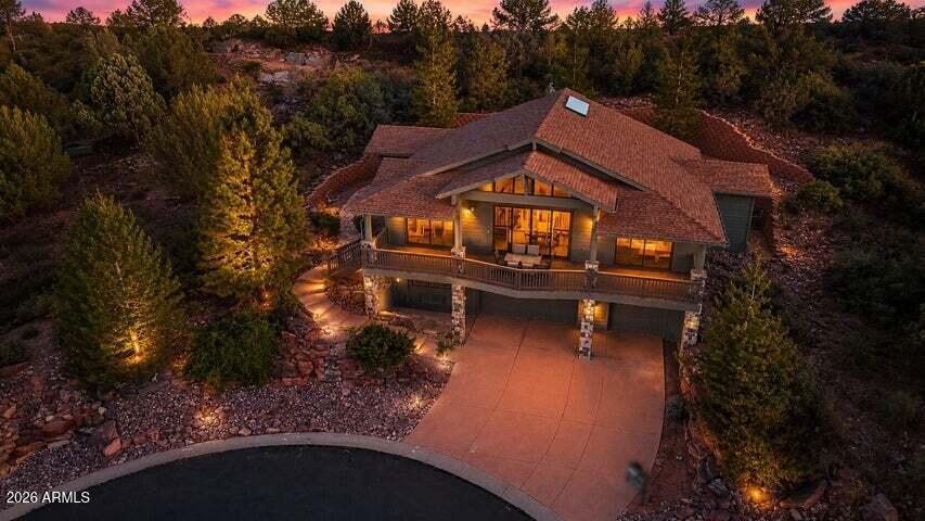 905 W LAKEVIEW Circle