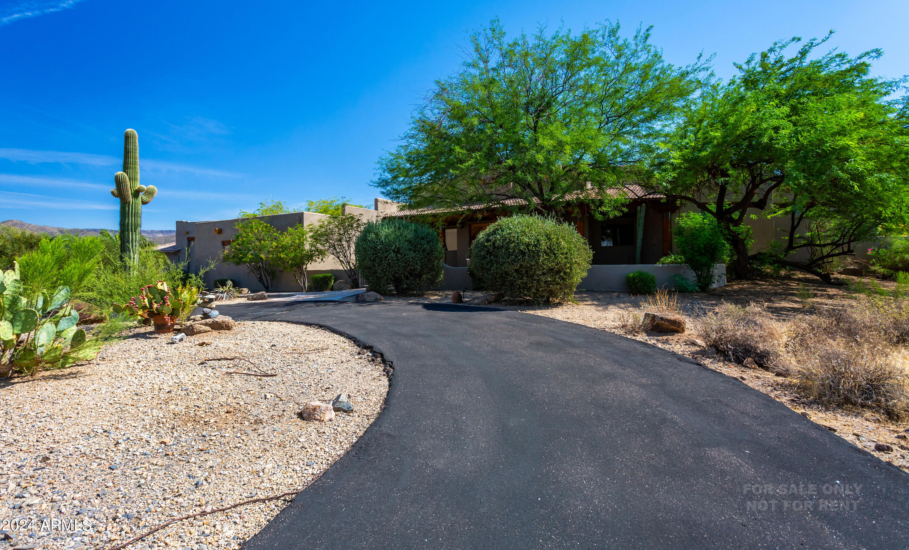 40777 N ECHO CANYON Drive