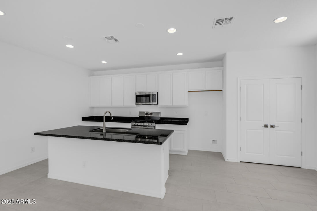 14641 W SAND HILLS Road