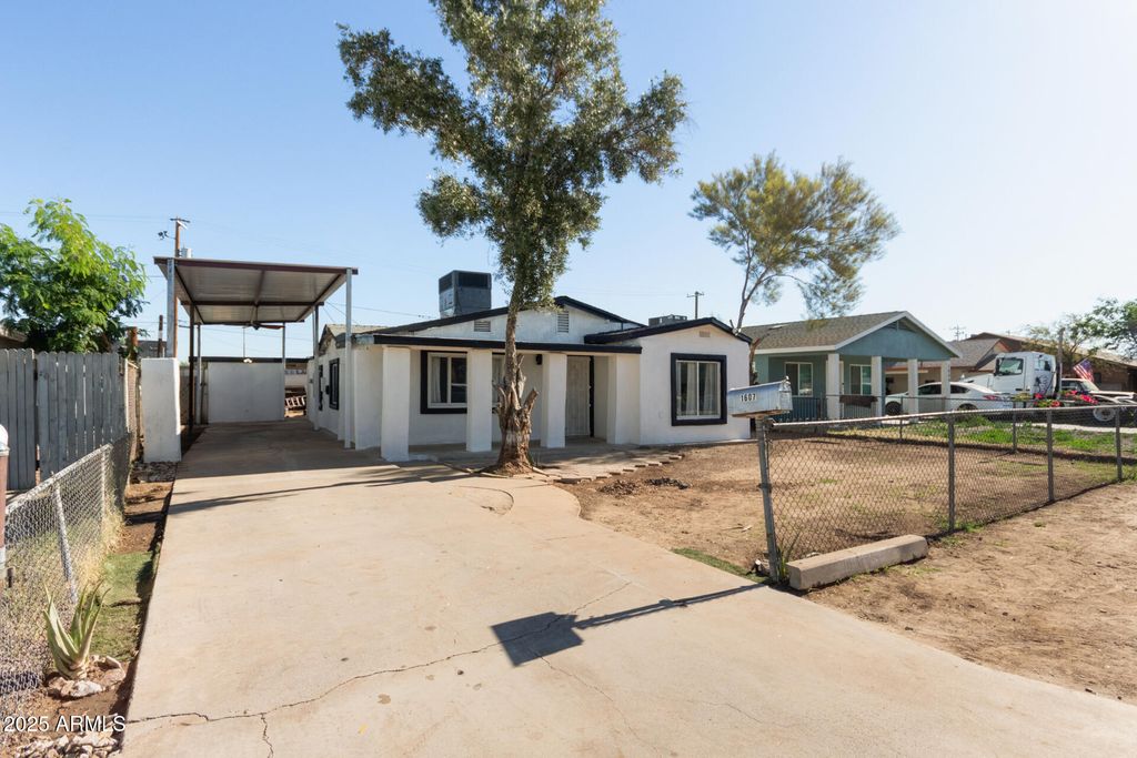 Photo of 1607 S 6th Street, Phoenix, AZ 85004 (MLS # 6960044)