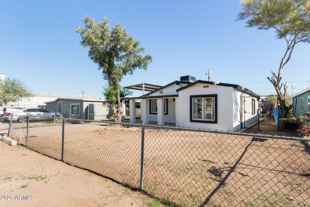 Photo of 1607 S 6th Street, Phoenix, AZ 85004 (MLS # 6960044)