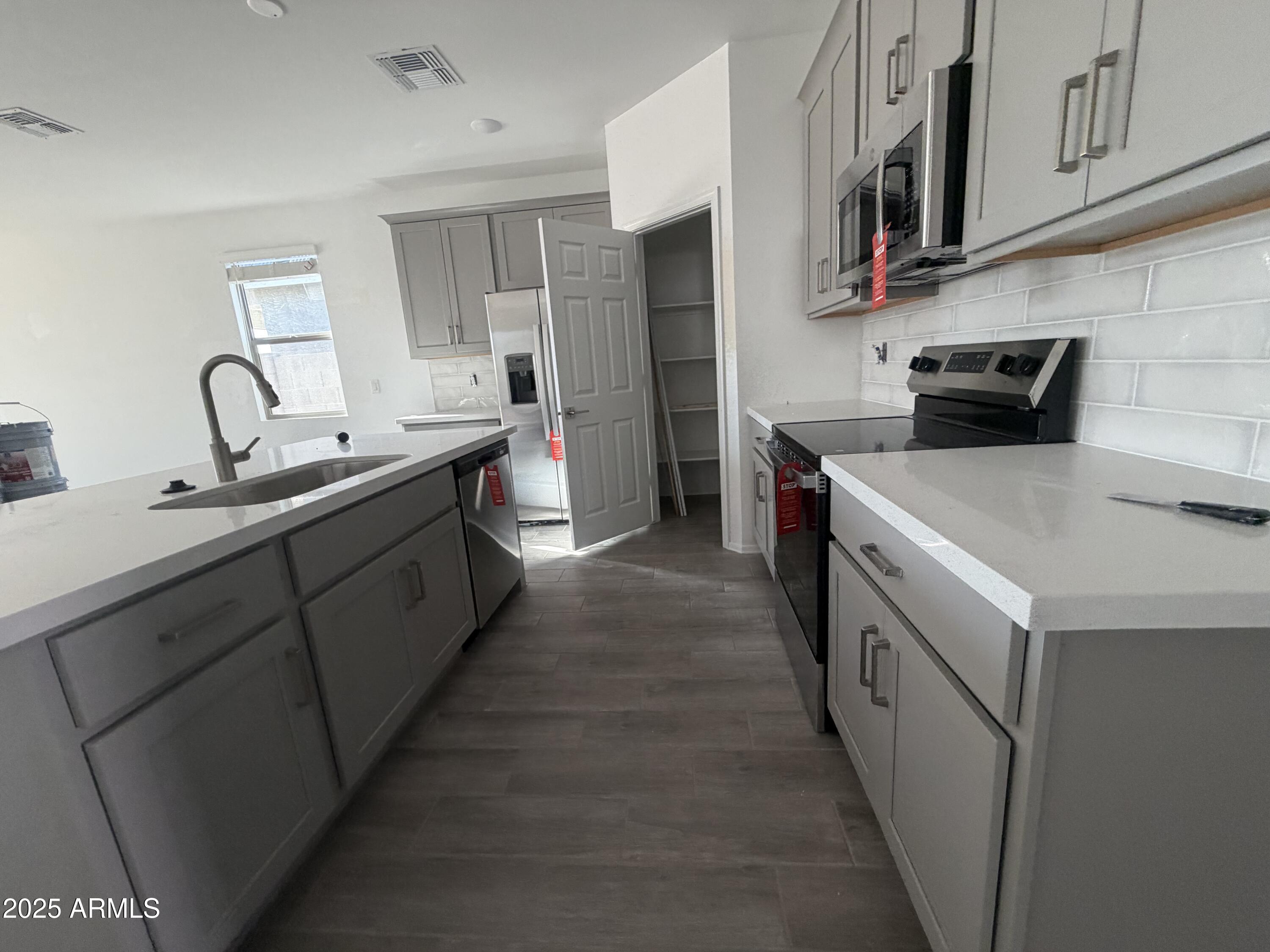 24215 W BOWKER Street