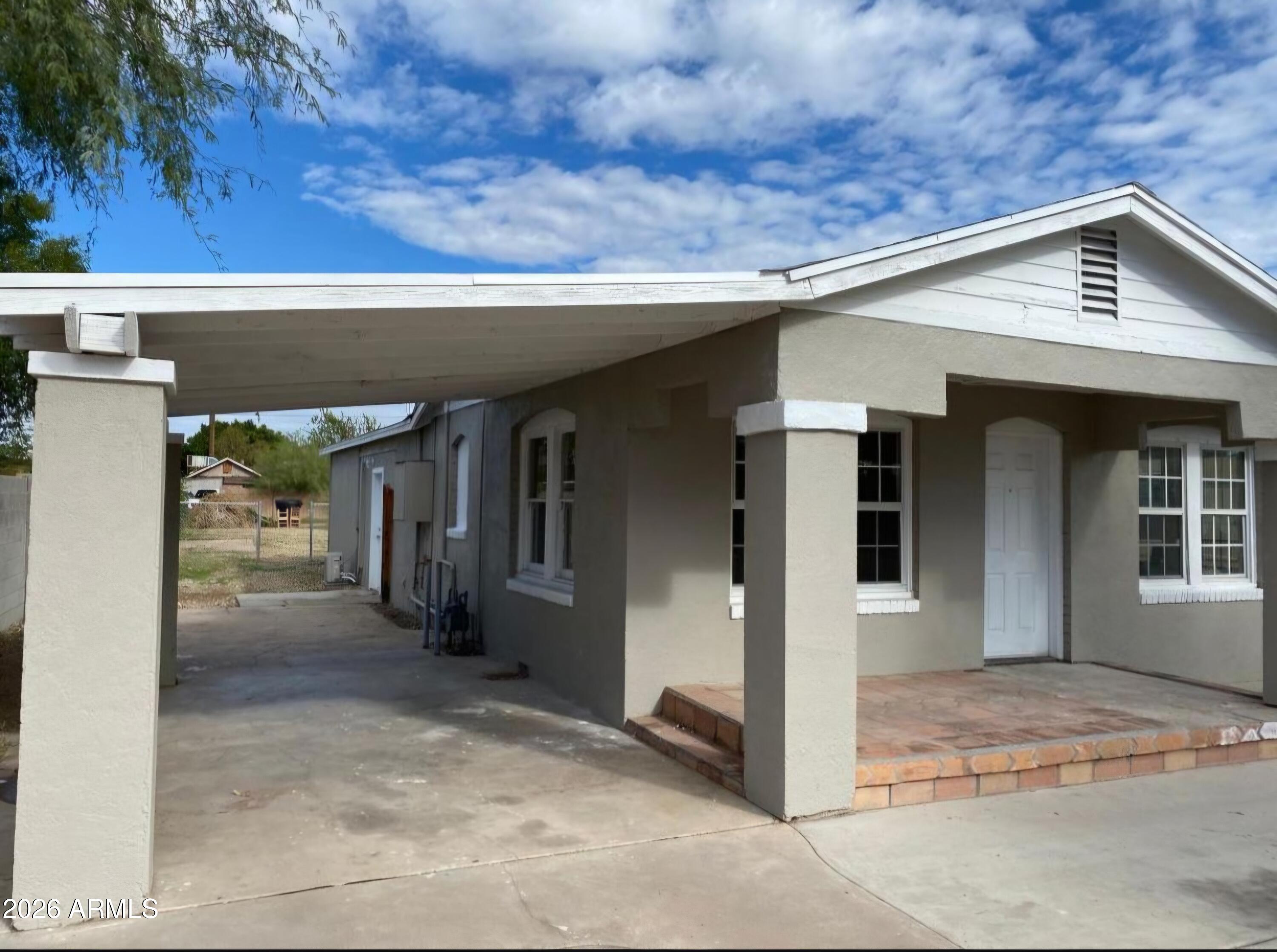 1652 E INDIANOLA Avenue