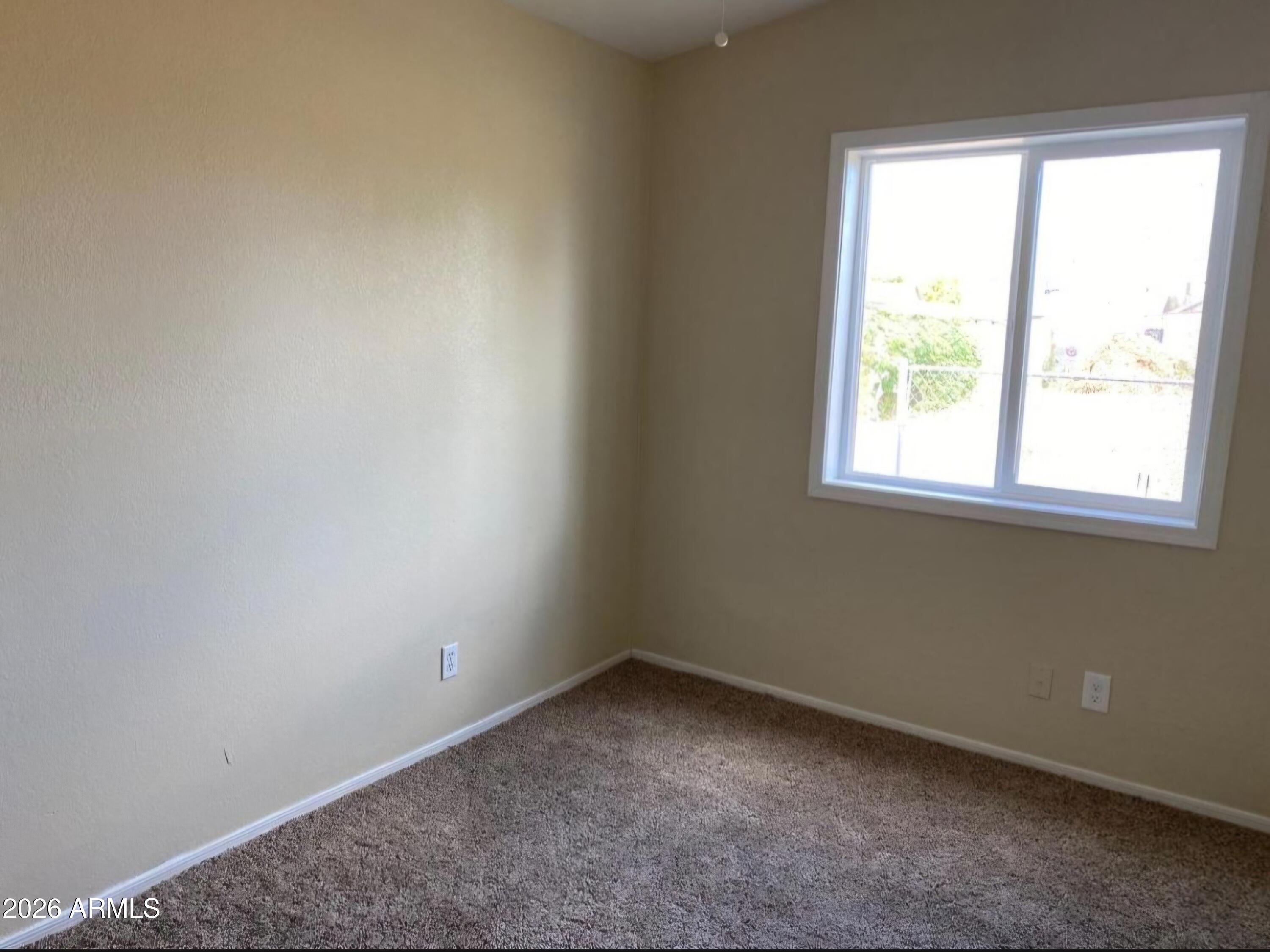 1652 E INDIANOLA Avenue