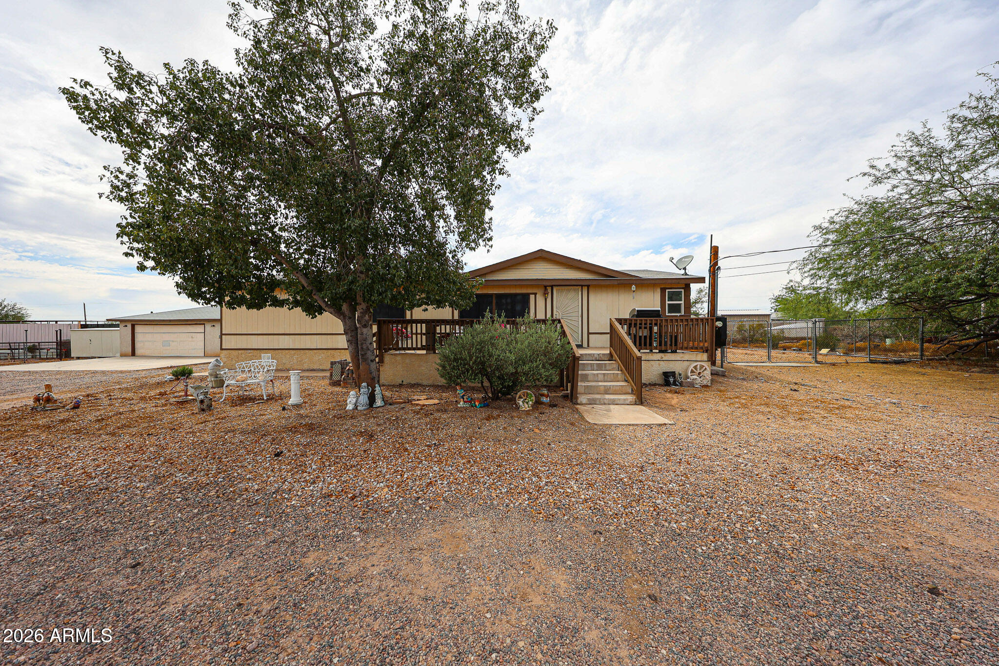 880 E 4TH Avenue