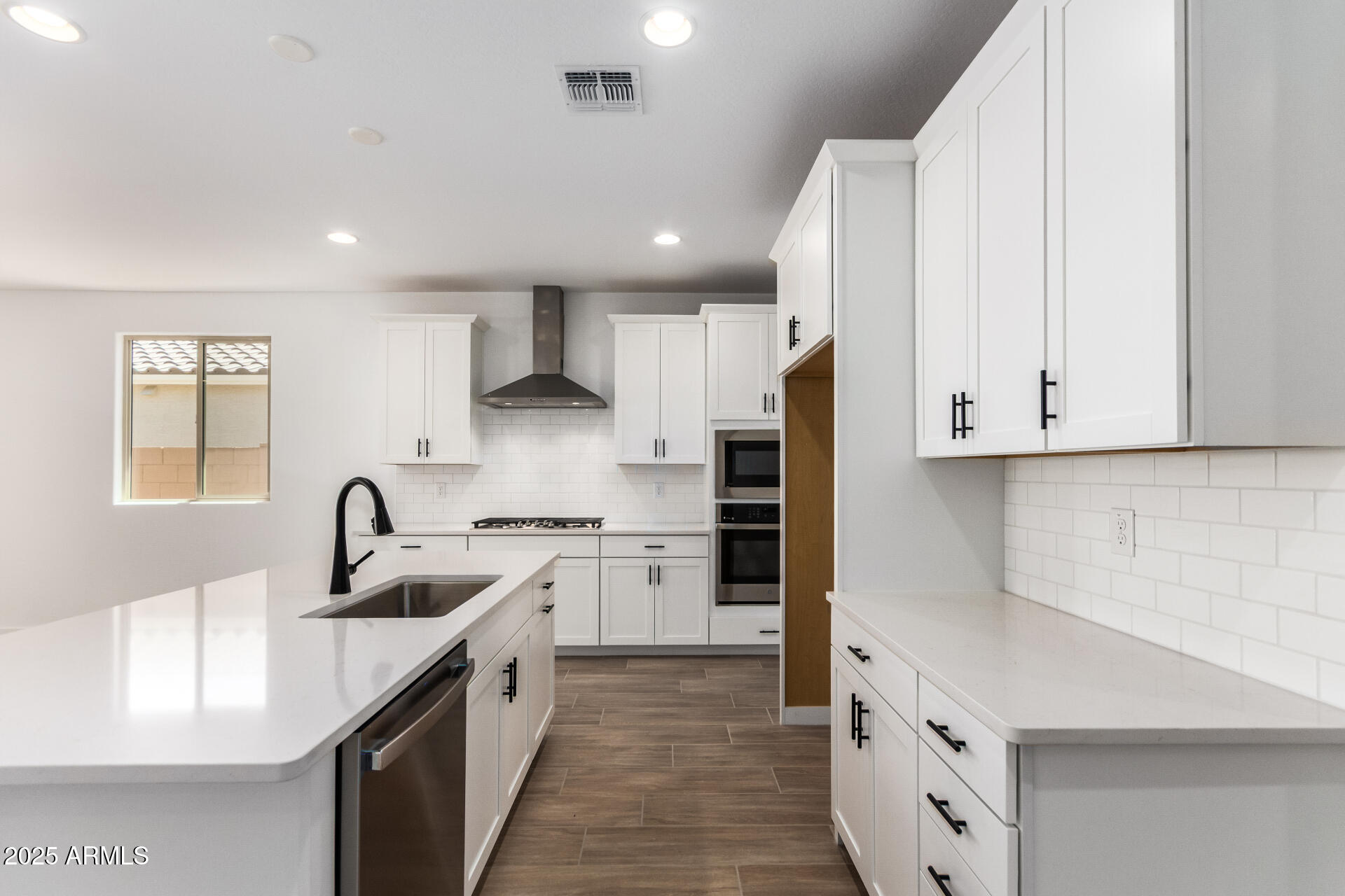 40546 W MICHAELS Drive