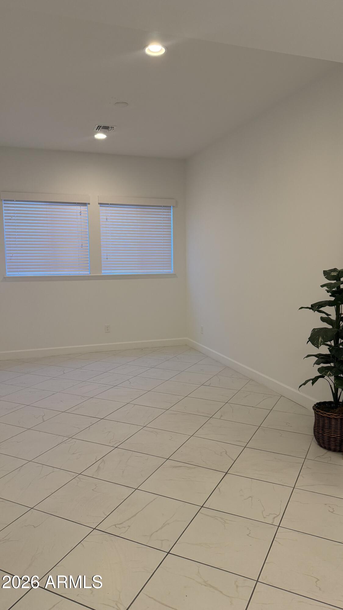 21255 W MINNEZONA Avenue