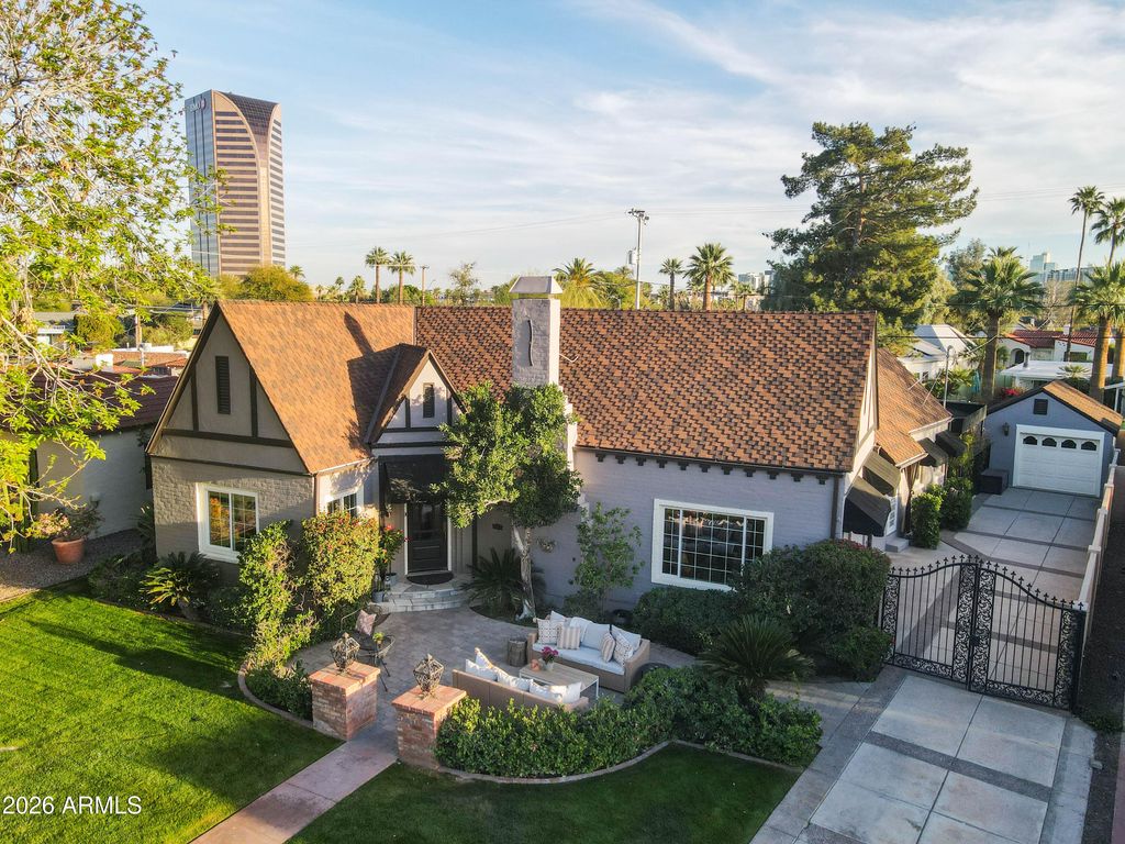 Photo of 313 W Holly Street, Phoenix, AZ 85003 (MLS # 6983946)