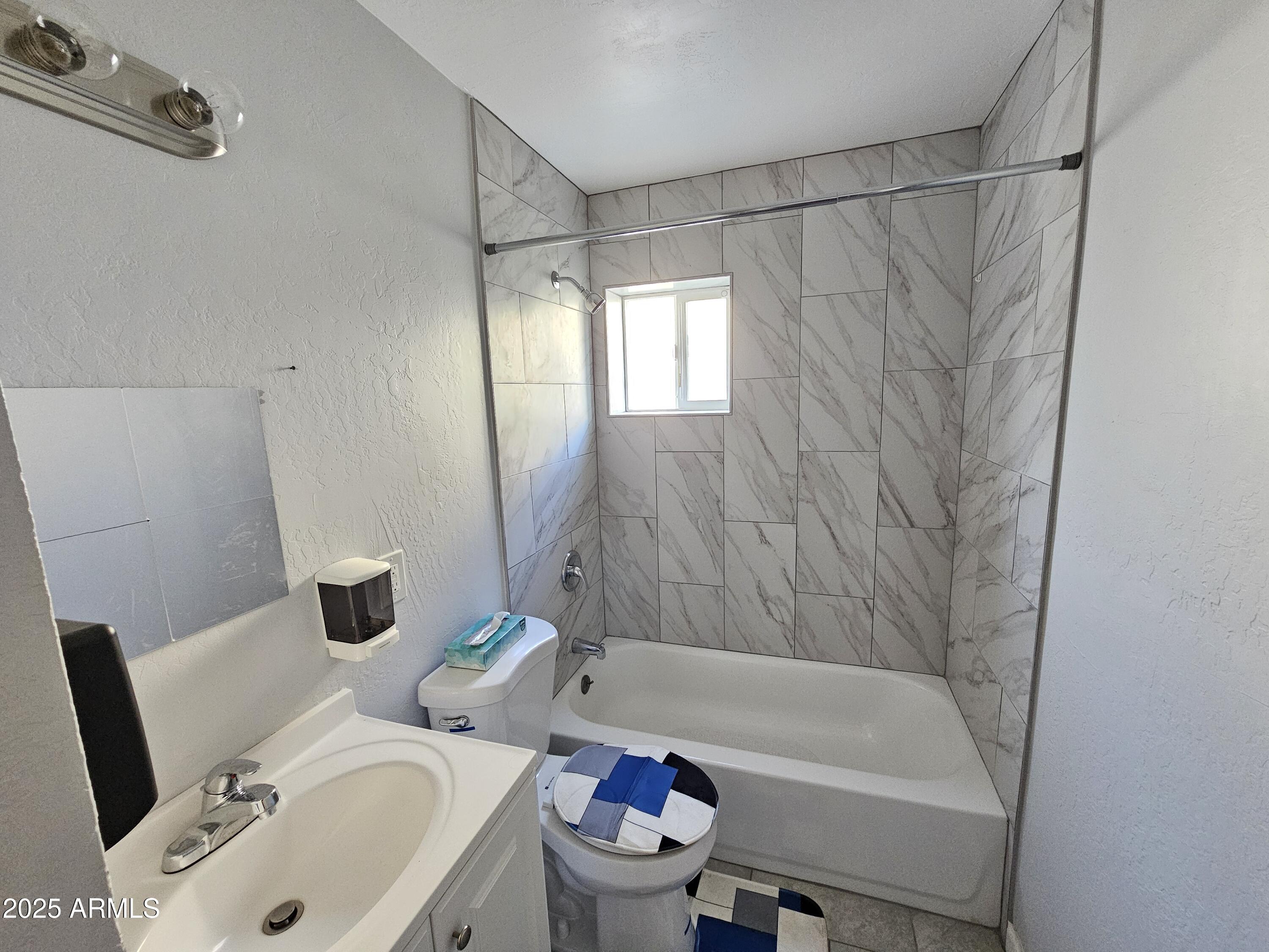 6013 W CLAREMONT Street