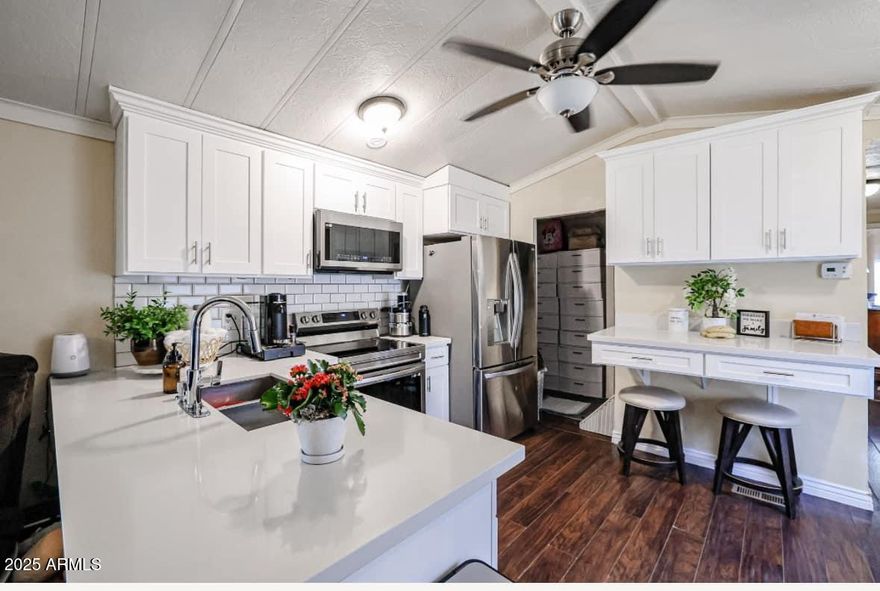 WOW. This beautifully updated 2-bedroom, 2-bathroom manufactured home offers modern comfort and style at an incredible value. Step inside to a stunning kitchen with brand-new appliances, sleek finishes, and updated flooring that flows seamlessly throughout. The spacious living room is designed for both relaxation and entertaining.
Located in a desirable area, this home is move-in ready and waiting for you! Plus, with FINANCING AVAILABLE and low, affordable lot rent, it's the perfect opportunity to own your dream home without stretching your budget.
MUST SEE!!!