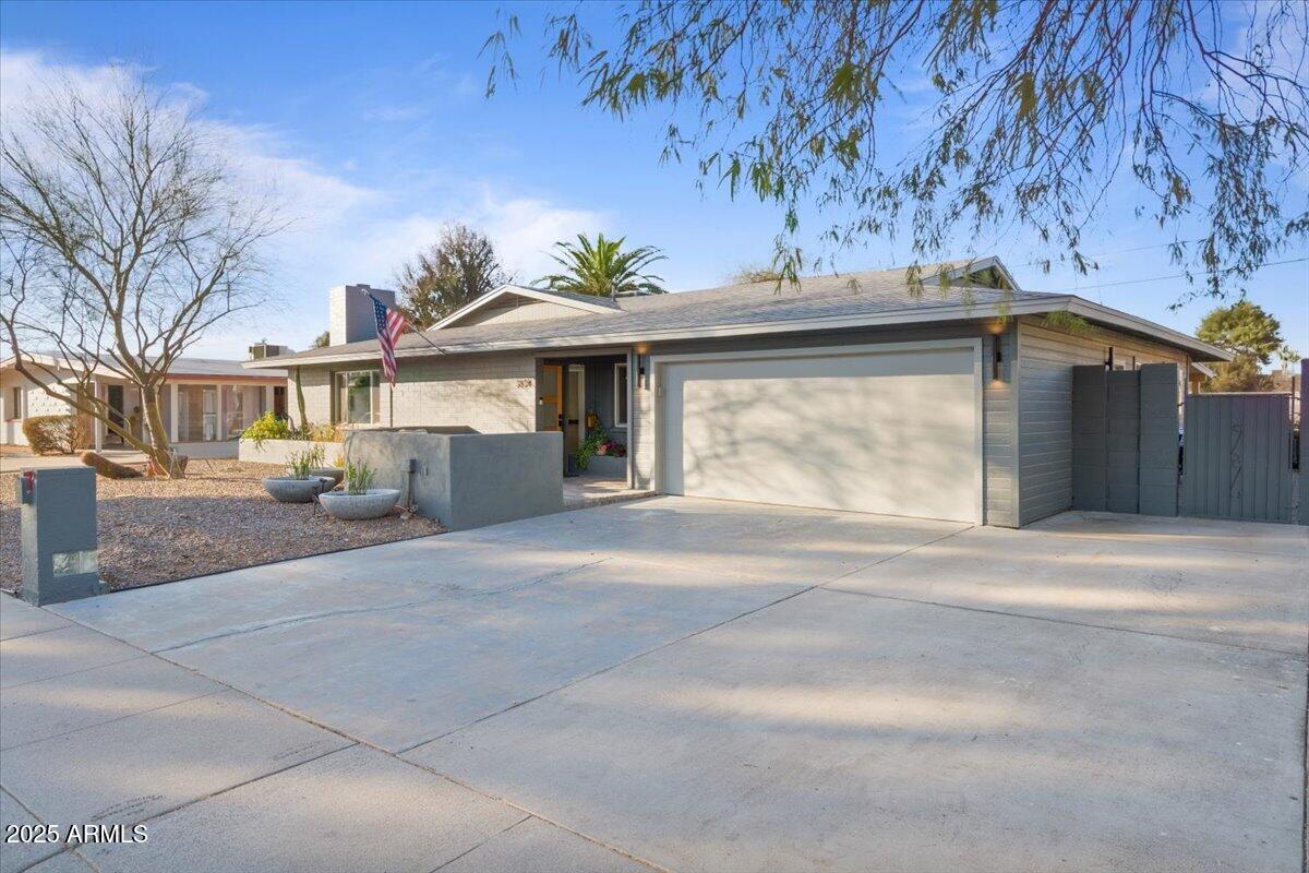 3834 E SHAW BUTTE Drive