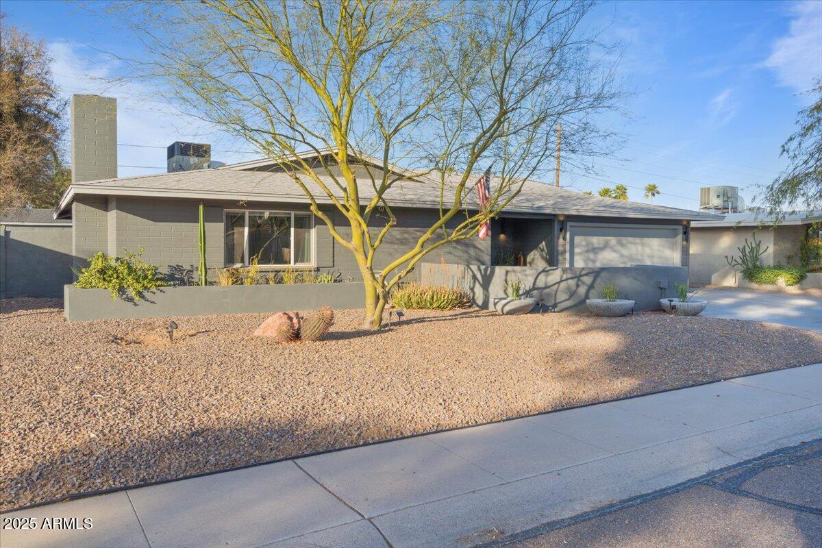 3834 E SHAW BUTTE Drive