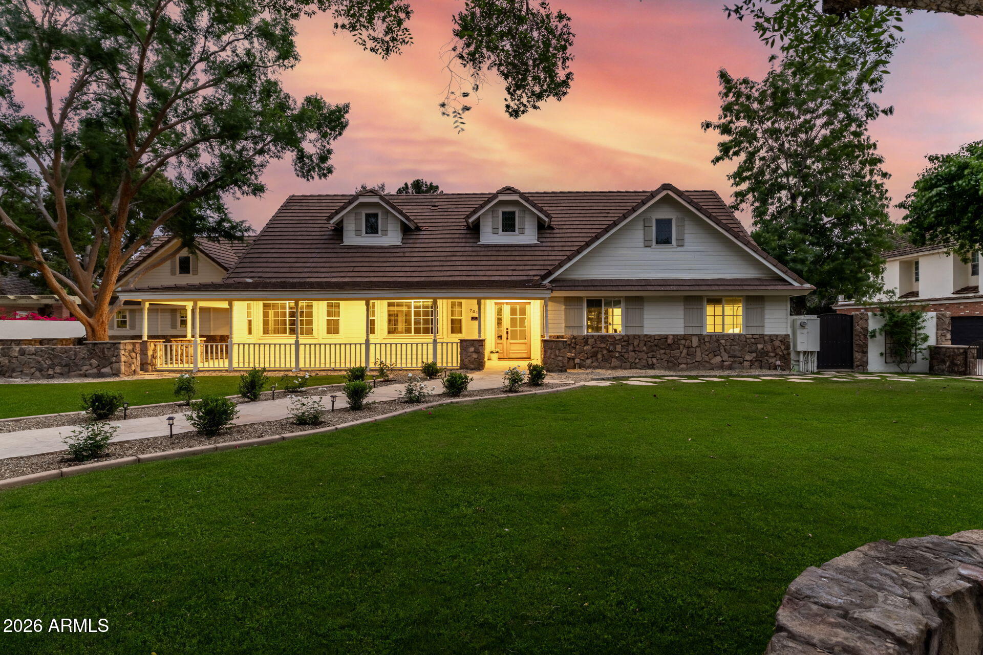 701 E ENCINAS Avenue