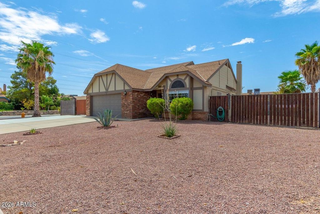 Photo of 6723 W Cinnabar Avenue, Peoria, AZ 85345 (MLS # 6972276)