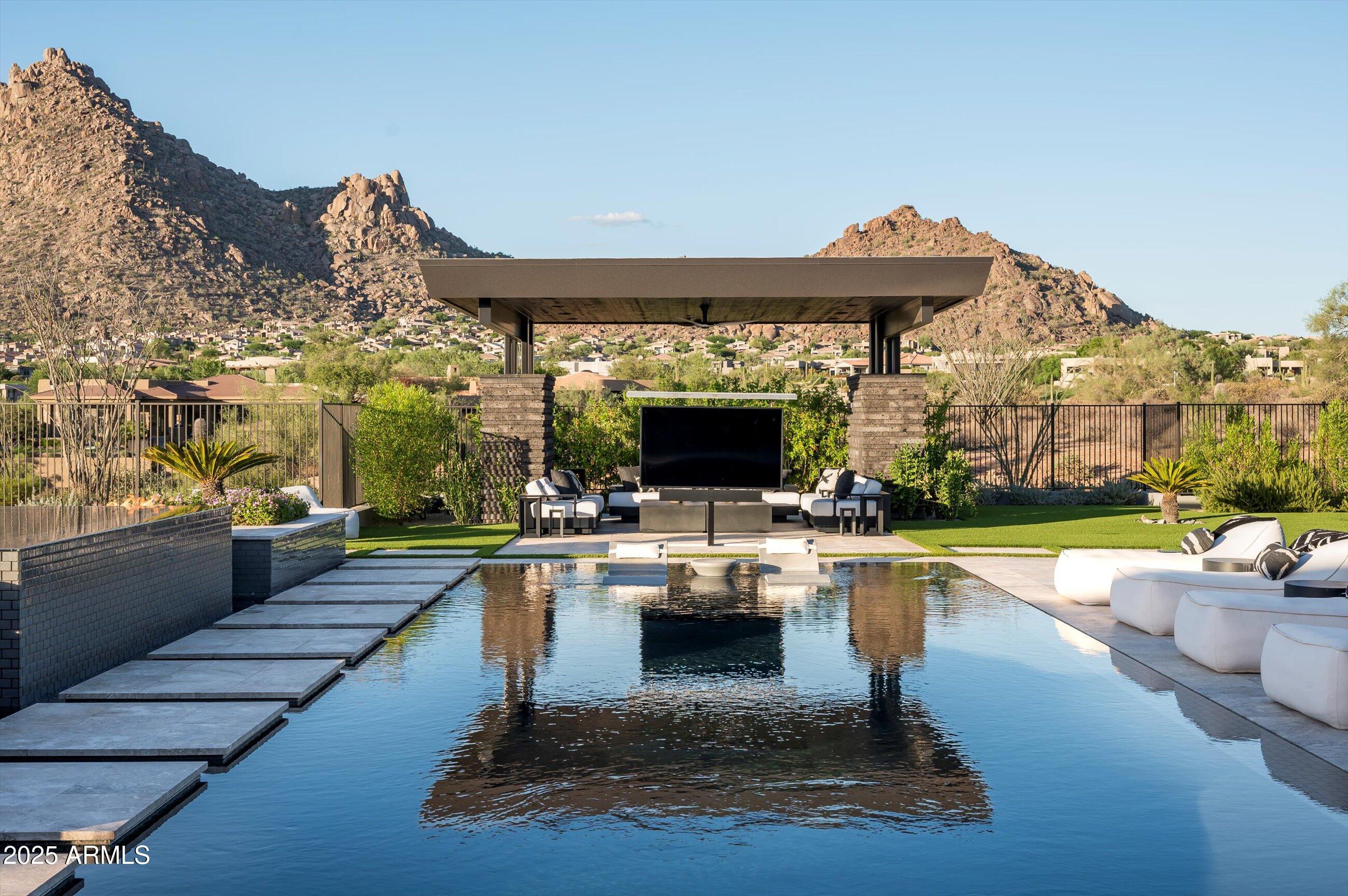 LEGEND CANYON - Residential
