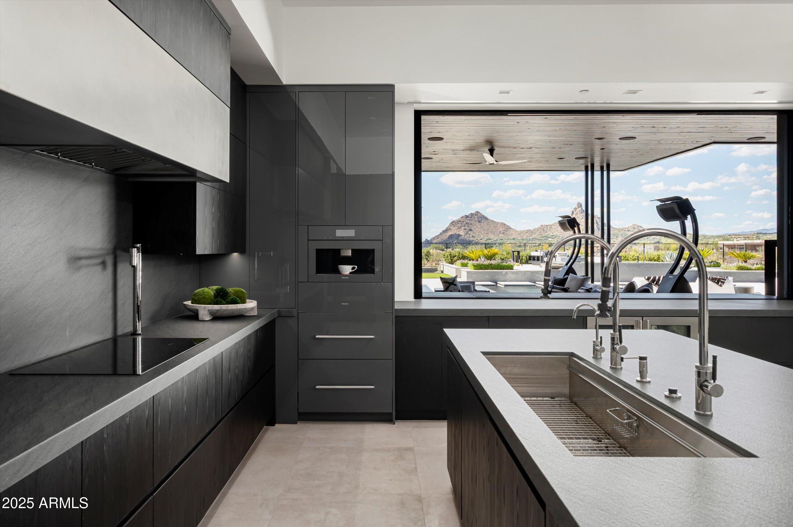 LEGEND CANYON - Residential