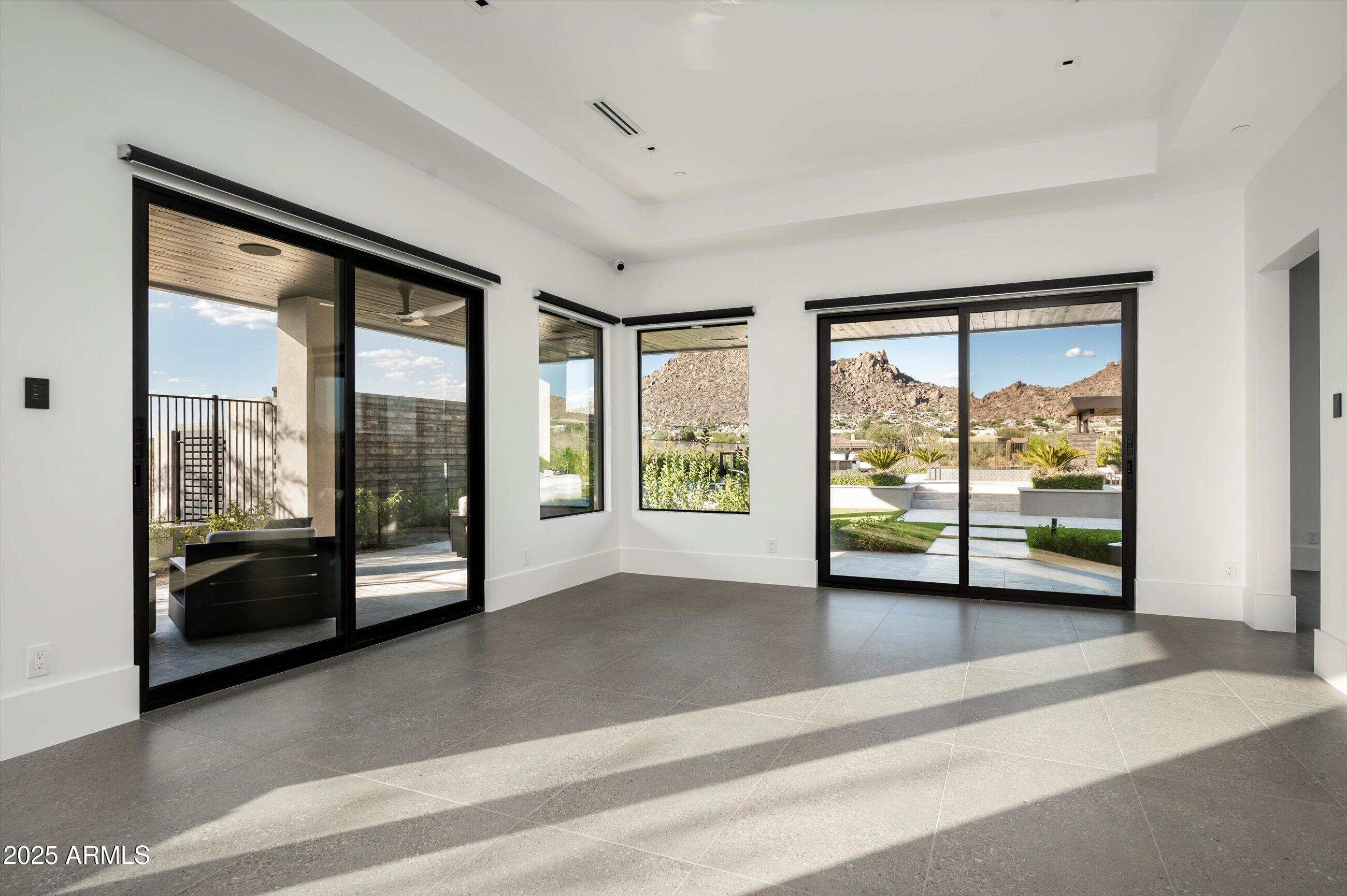 LEGEND CANYON - Residential