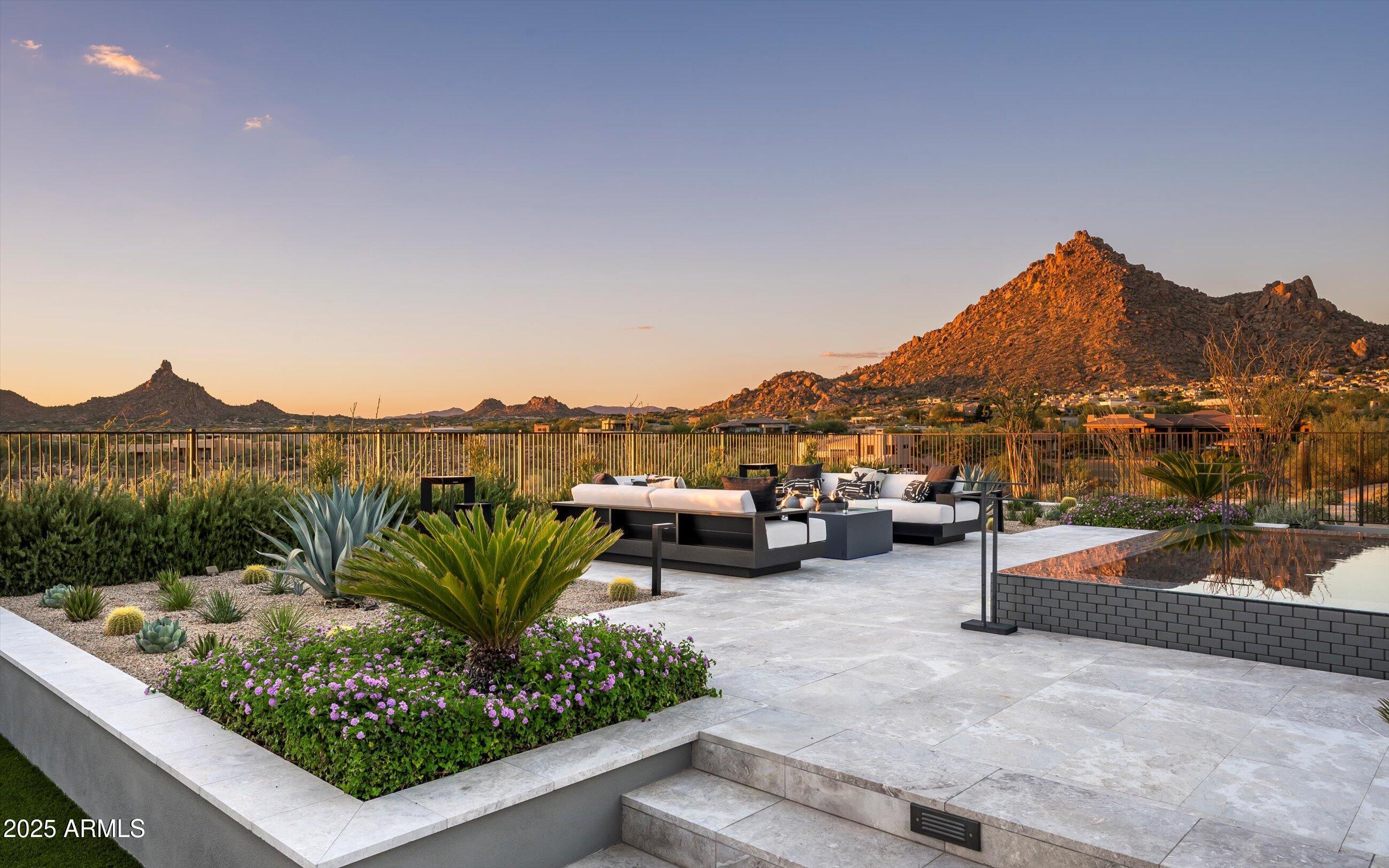LEGEND CANYON - Residential