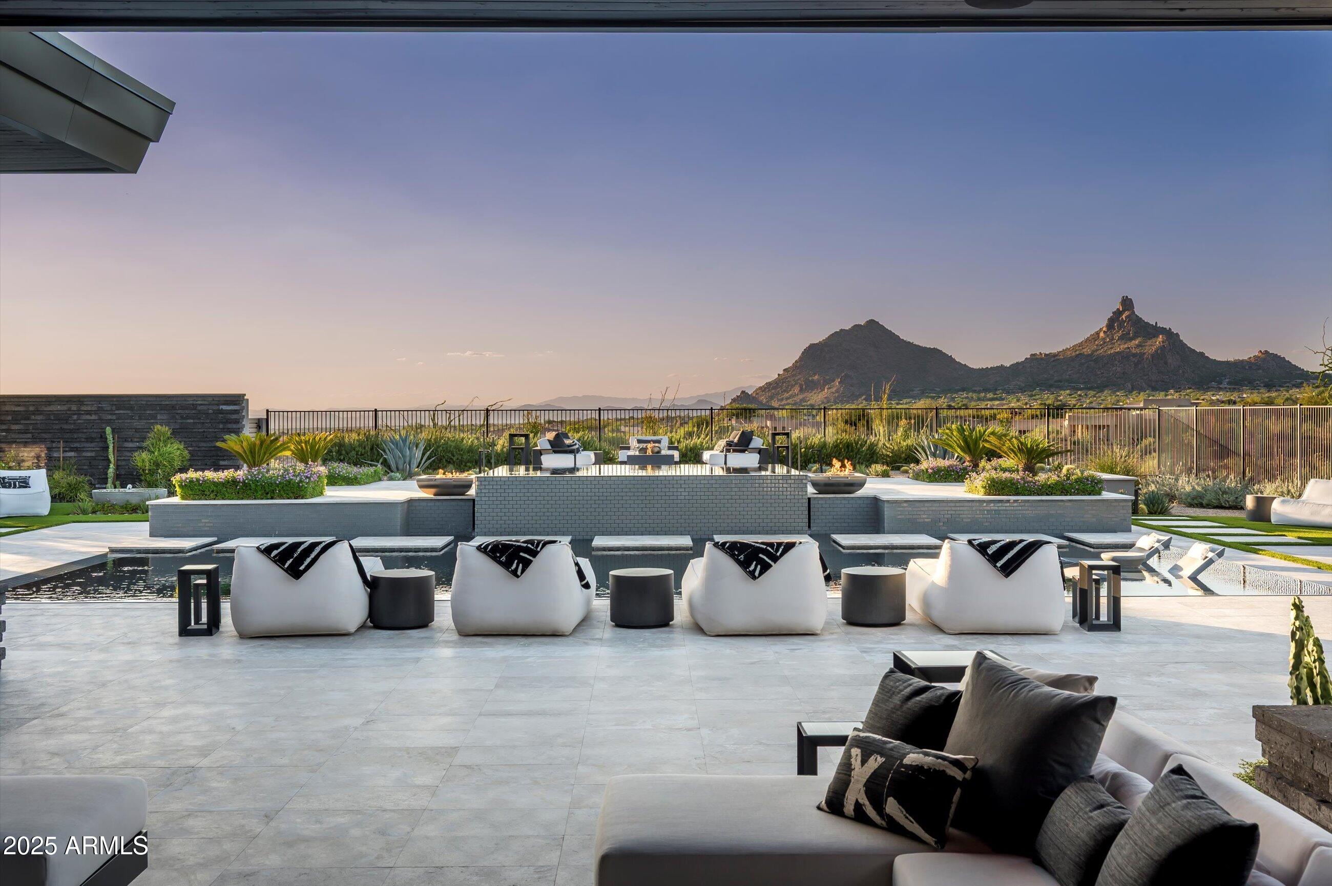 LEGEND CANYON - Residential