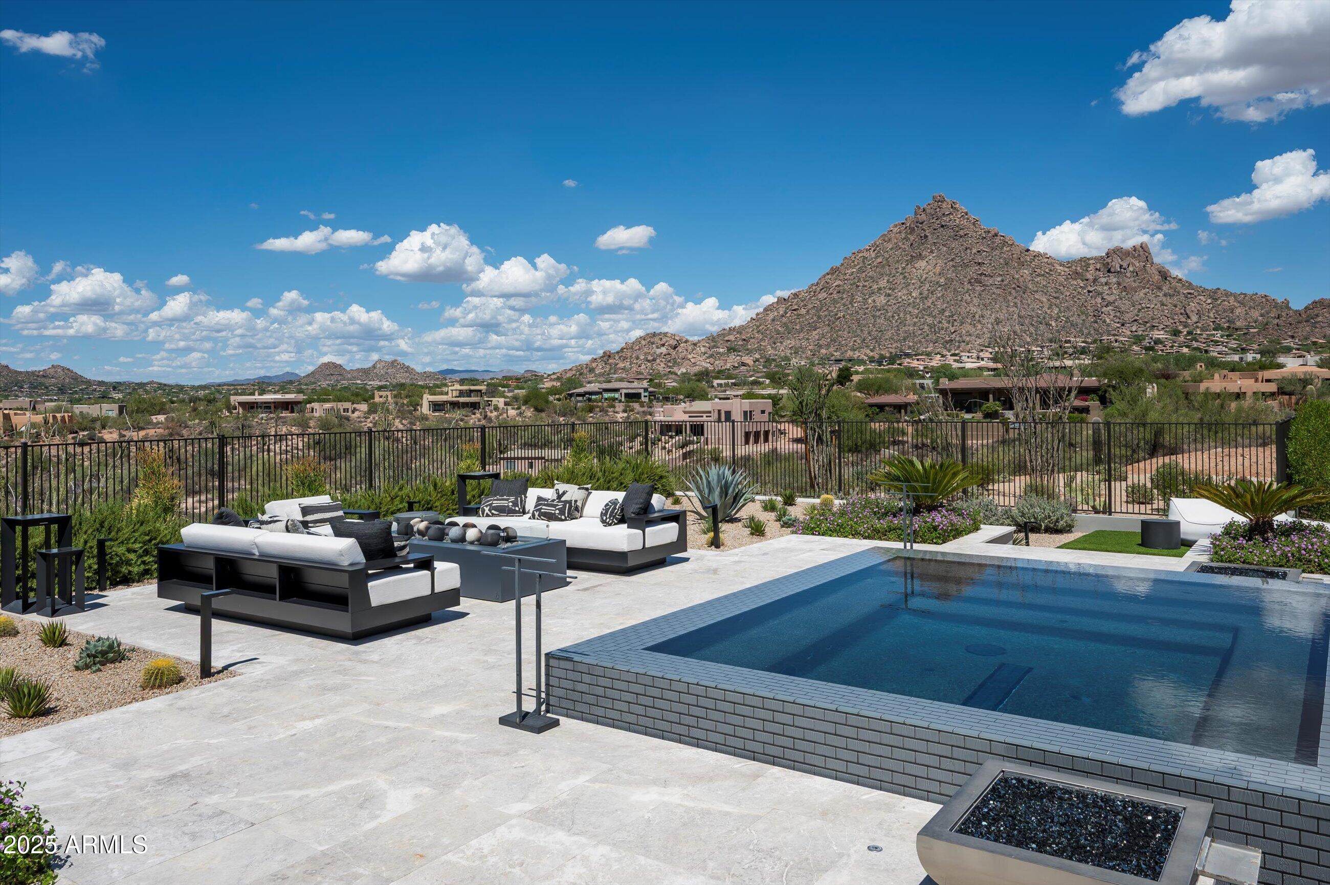 LEGEND CANYON - Residential