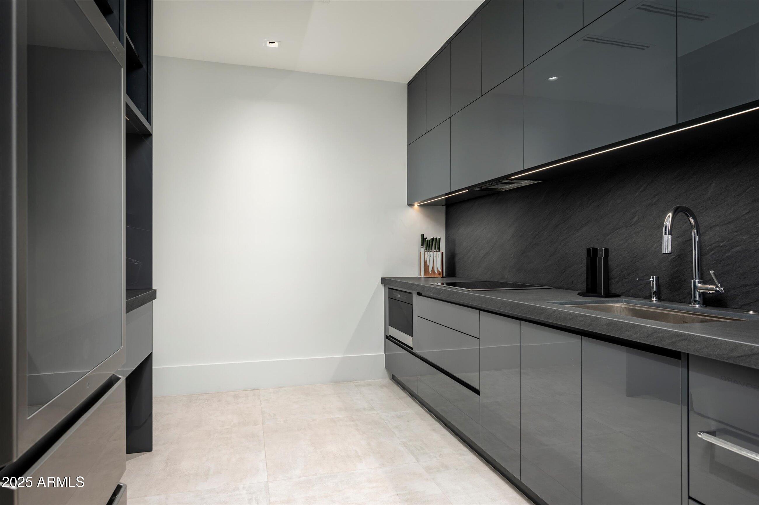 LEGEND CANYON - Residential