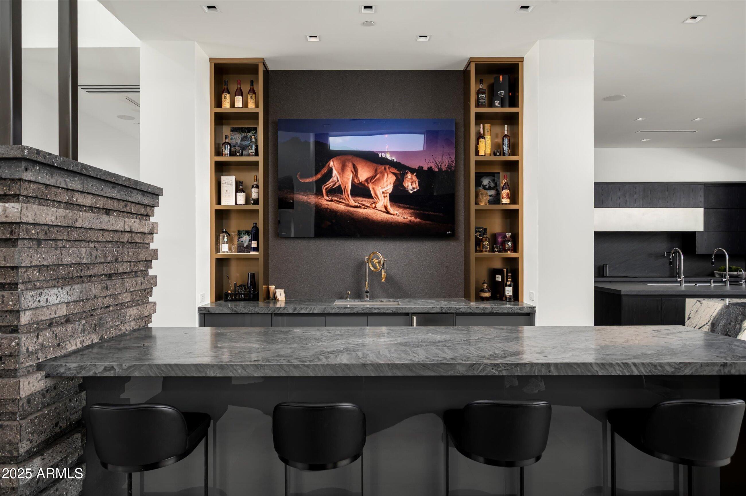 LEGEND CANYON - Residential