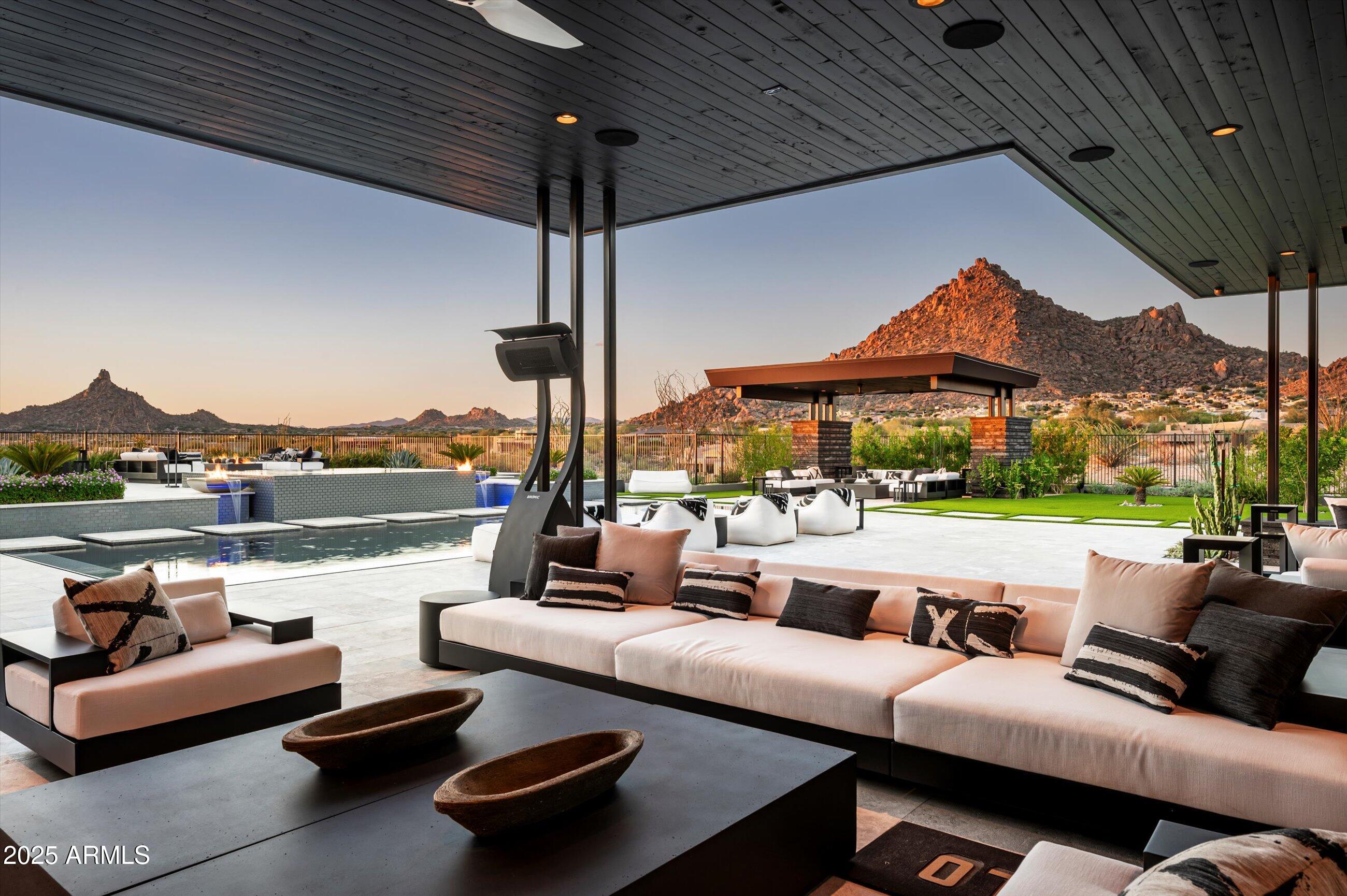 LEGEND CANYON - Residential