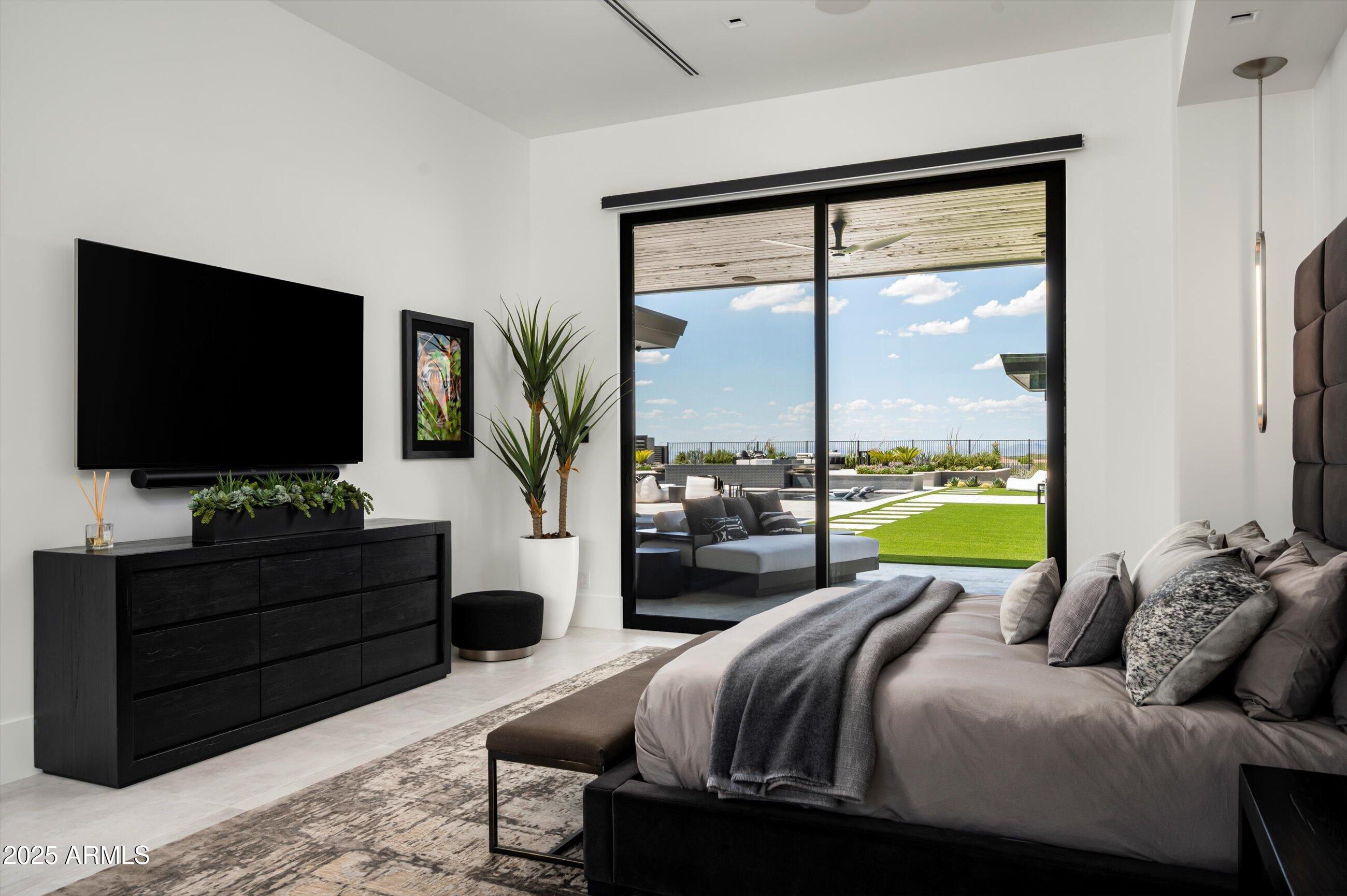 LEGEND CANYON - Residential