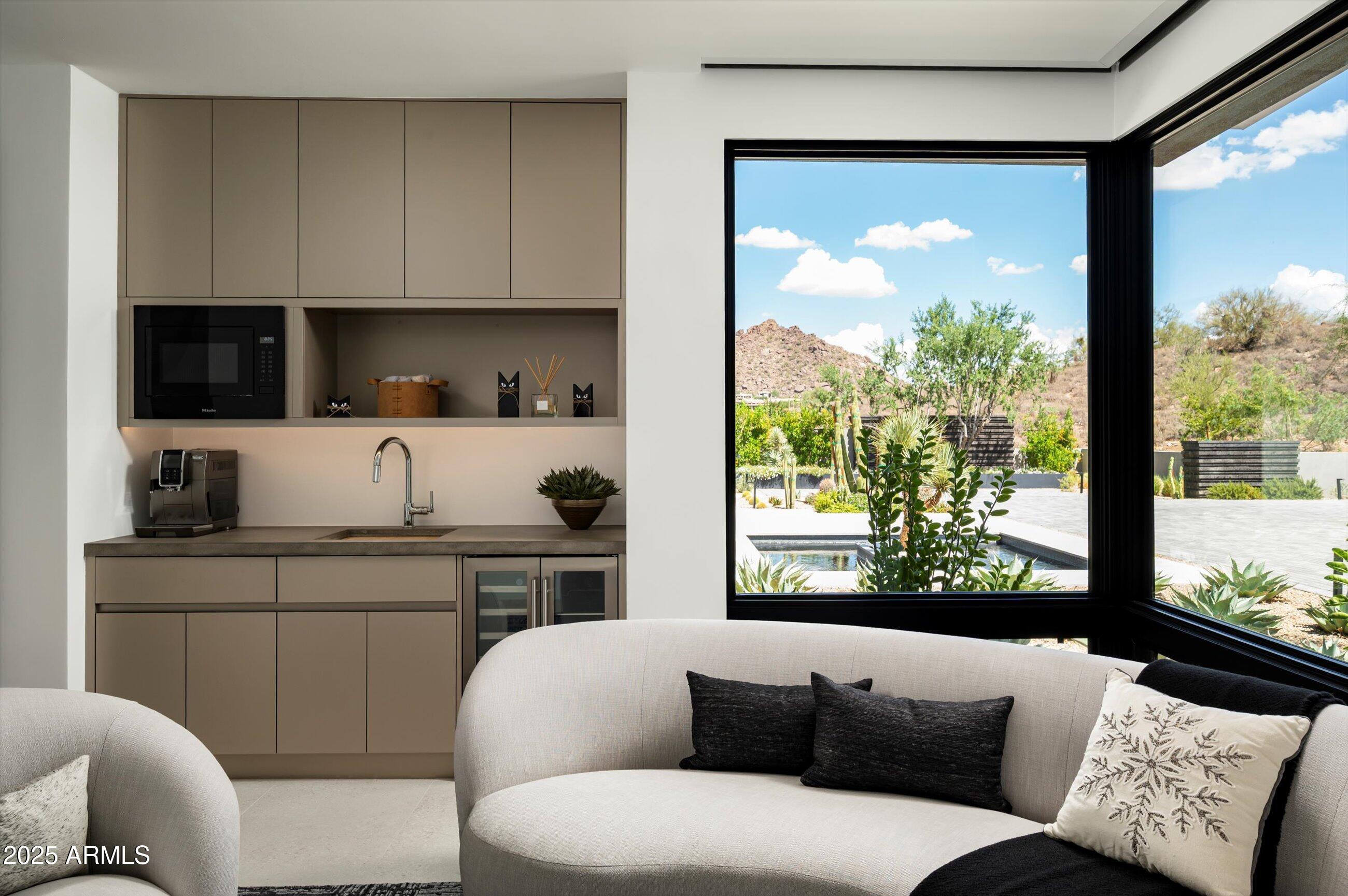 LEGEND CANYON - Residential
