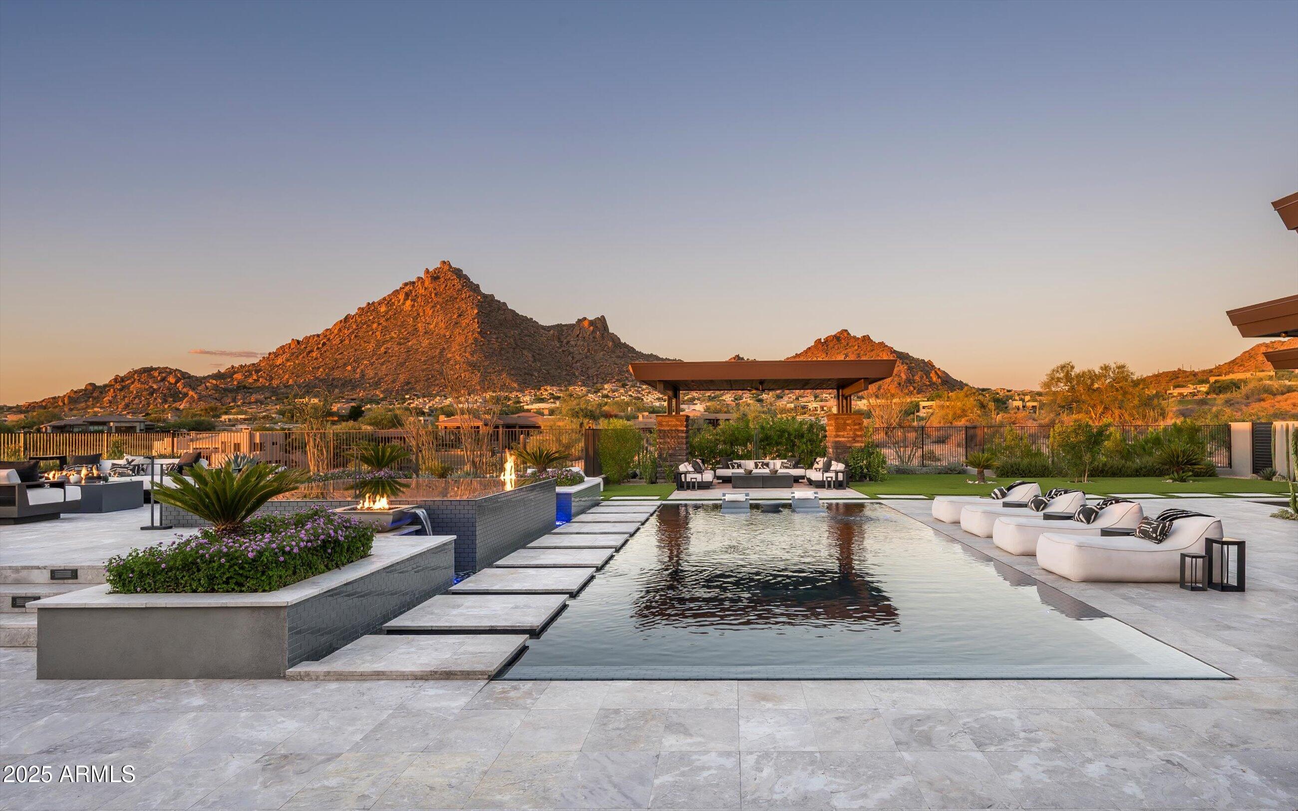 LEGEND CANYON - Residential