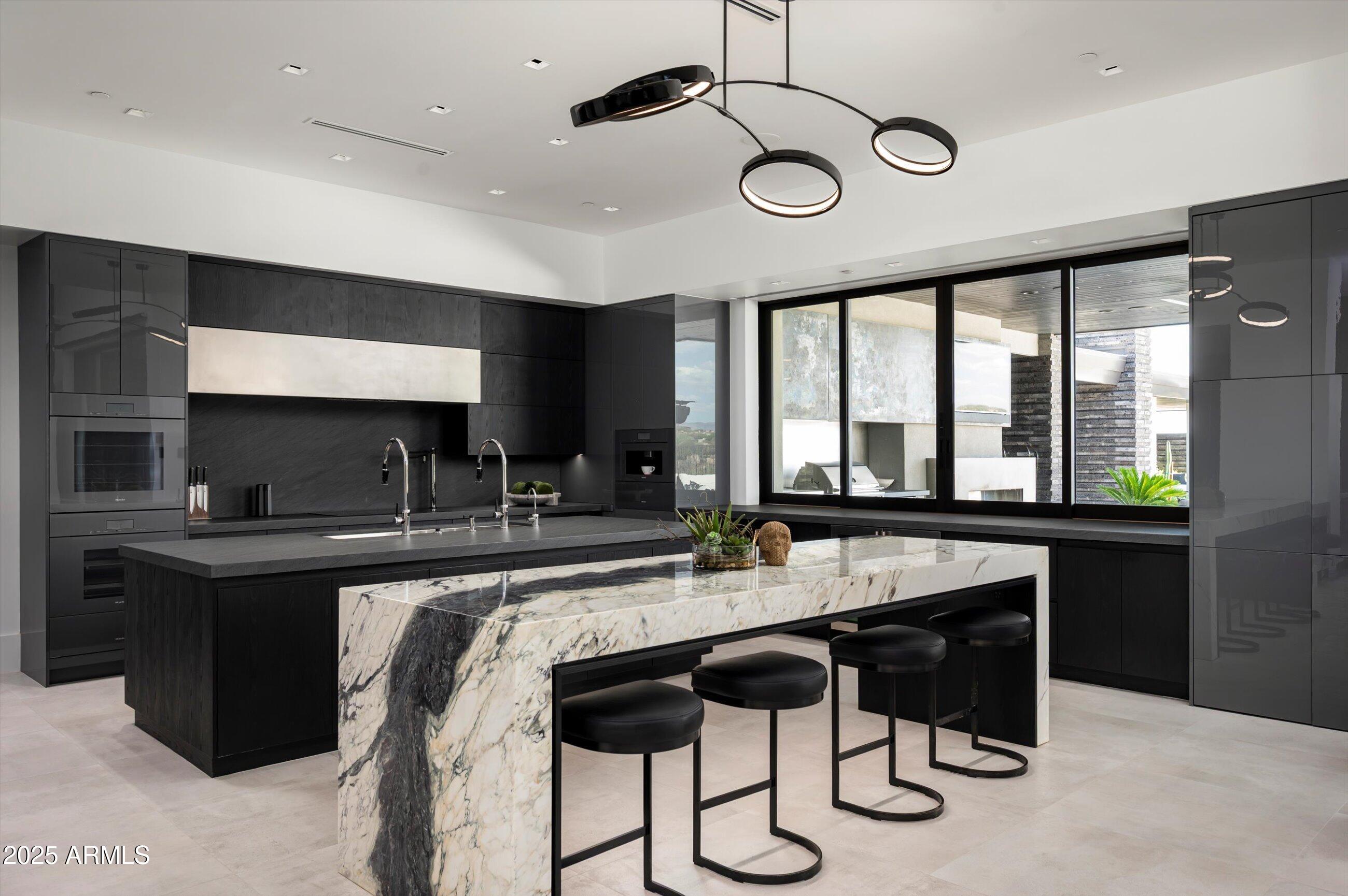 LEGEND CANYON - Residential