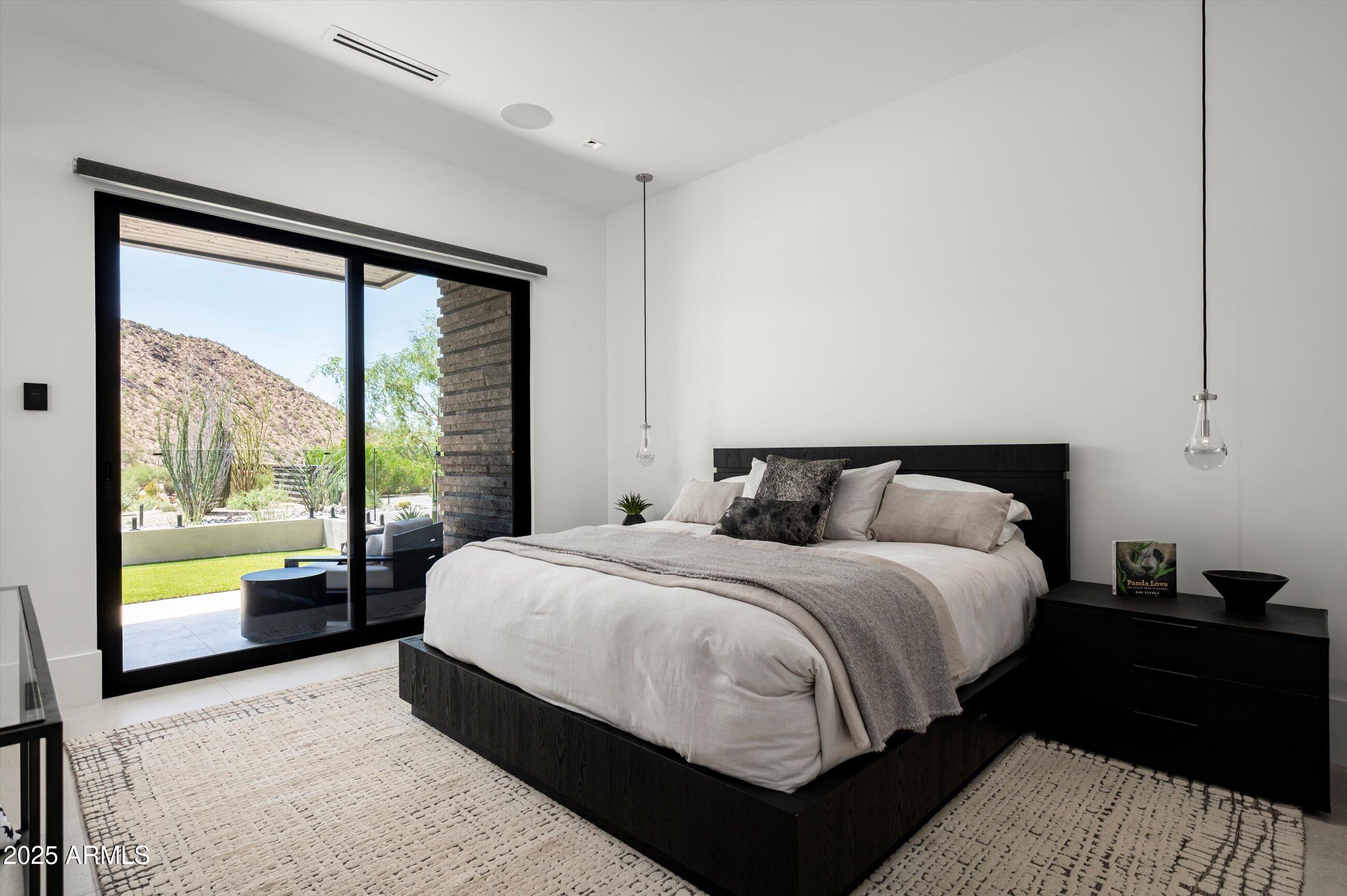 LEGEND CANYON - Residential