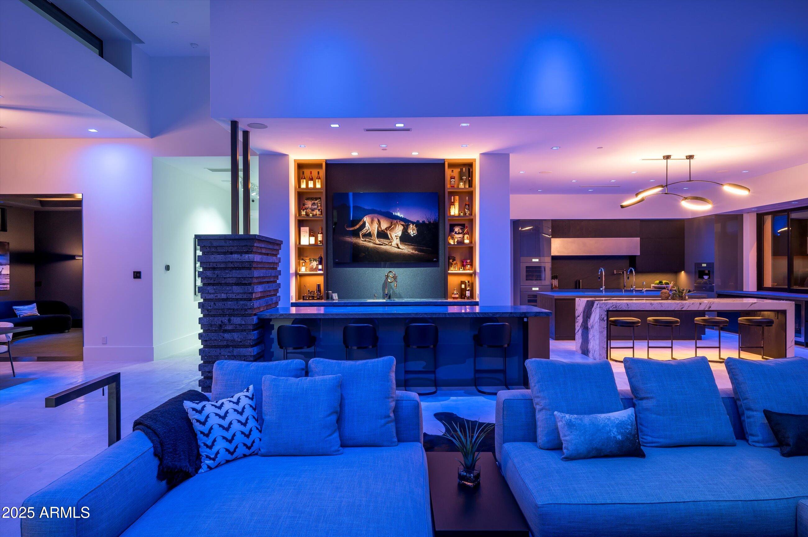 LEGEND CANYON - Residential