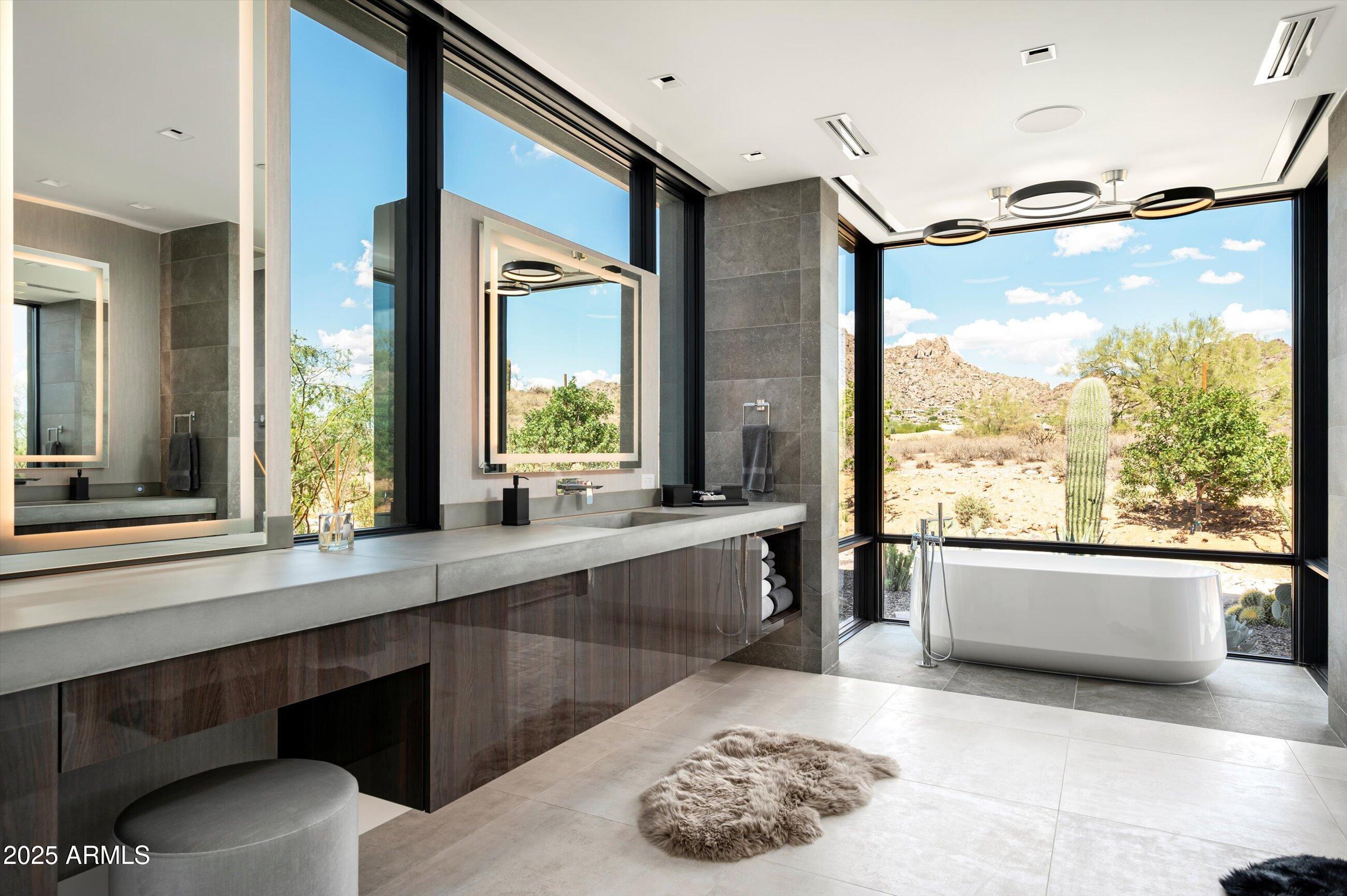 LEGEND CANYON - Residential