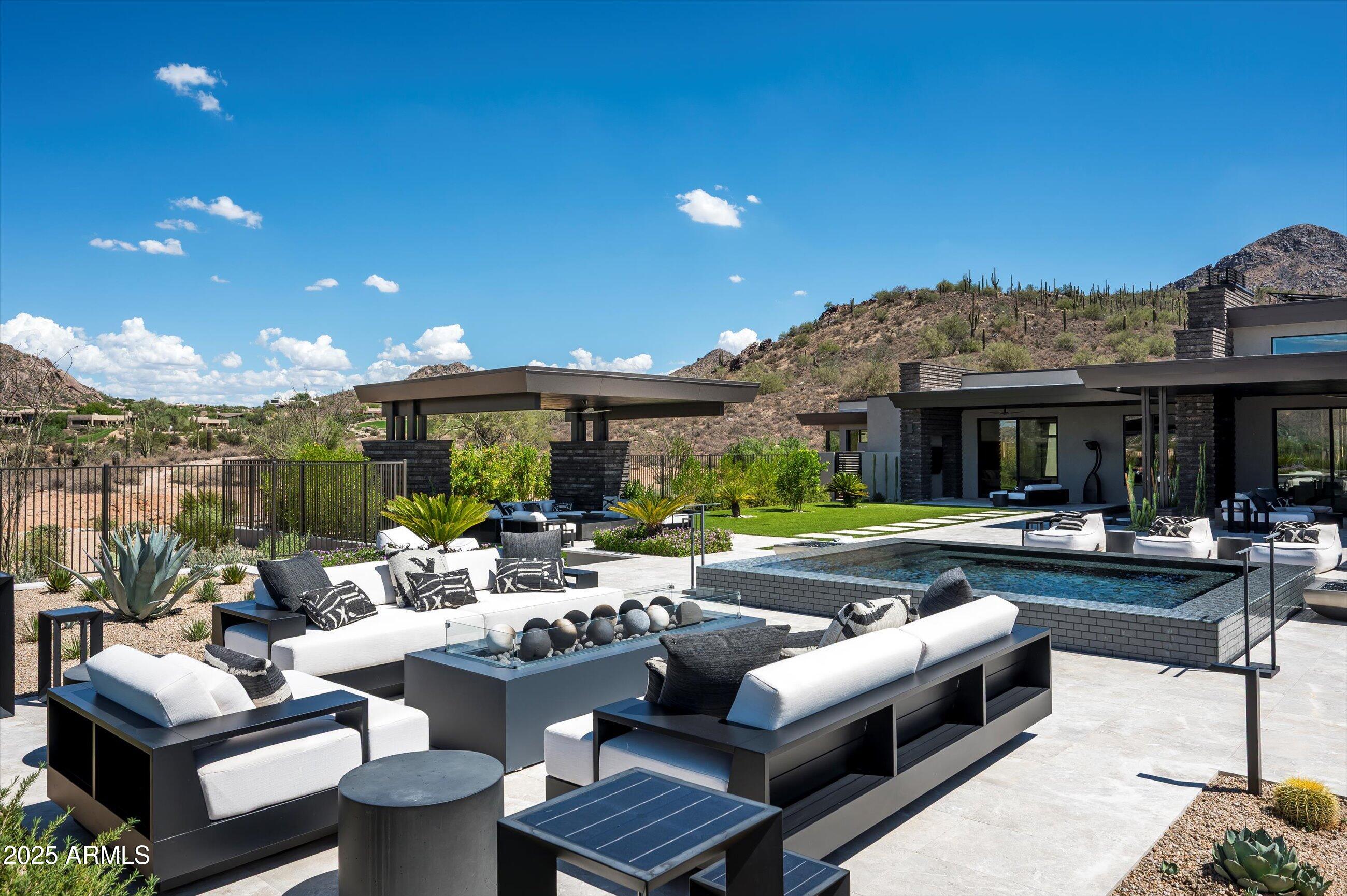 LEGEND CANYON - Residential