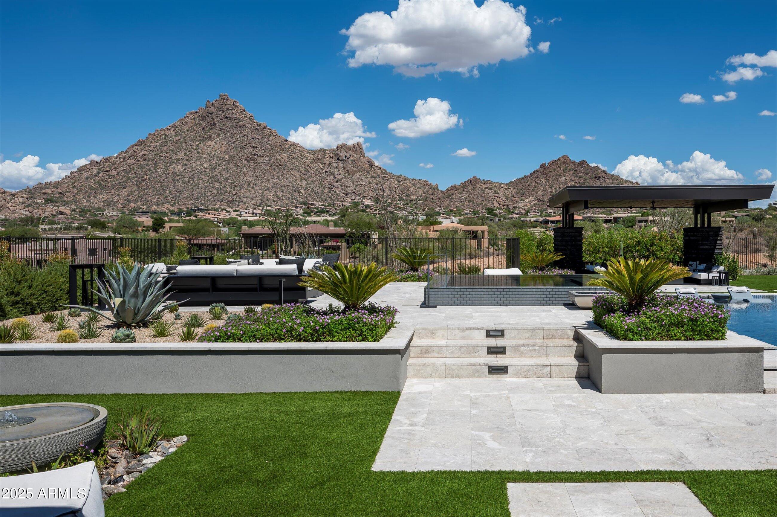 LEGEND CANYON - Residential