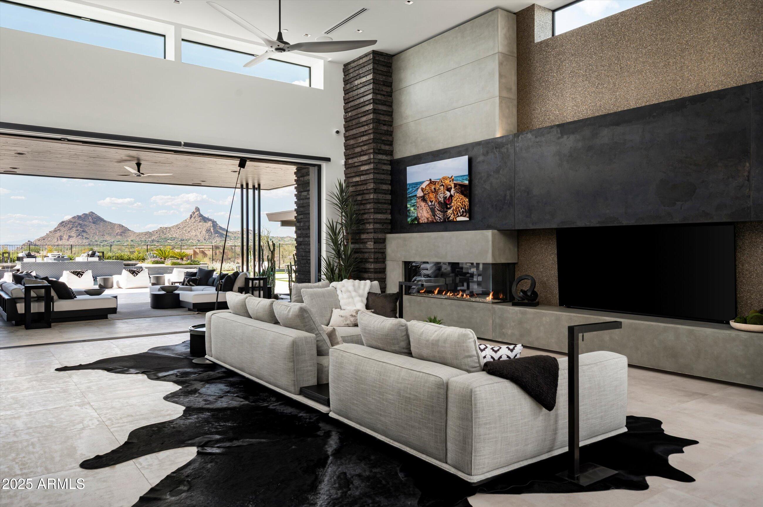 LEGEND CANYON - Residential