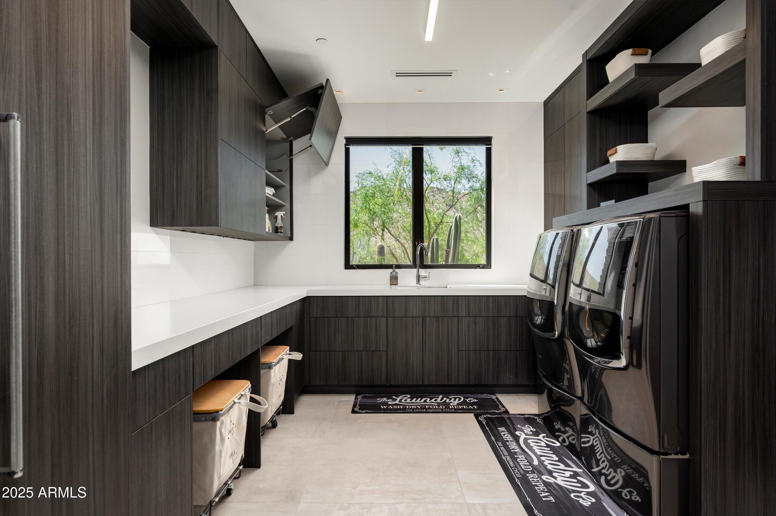 LEGEND CANYON - Residential