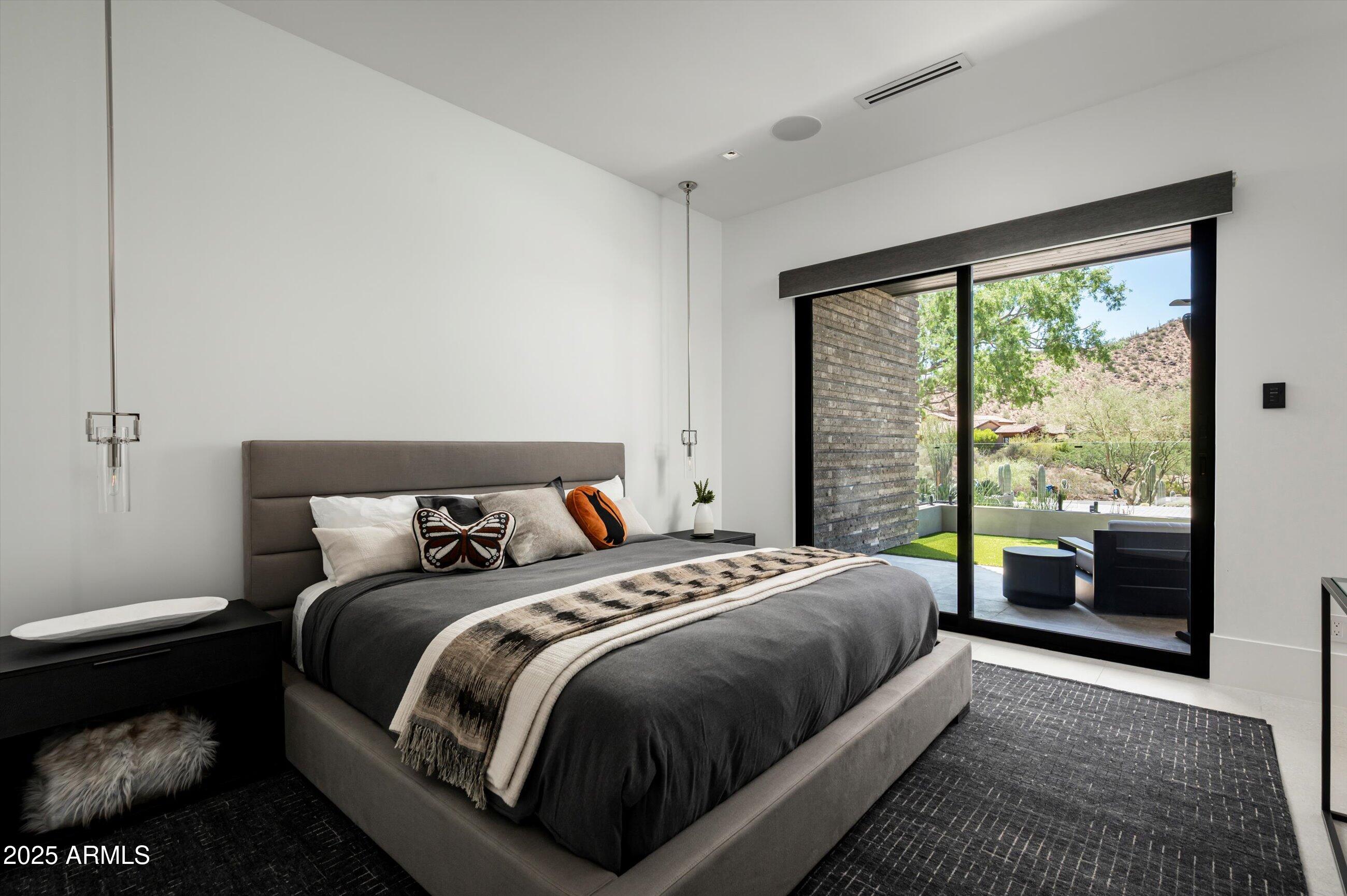 LEGEND CANYON - Residential