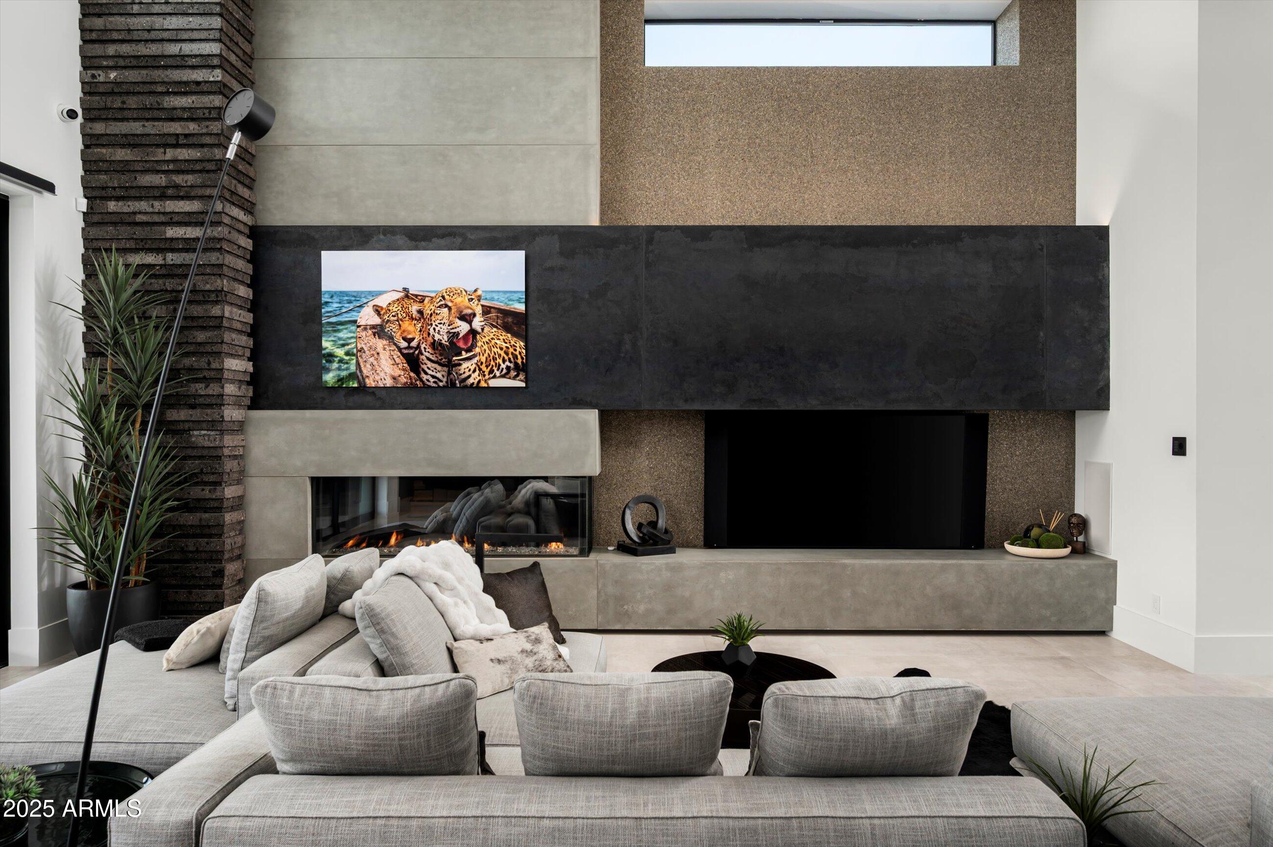 LEGEND CANYON - Residential