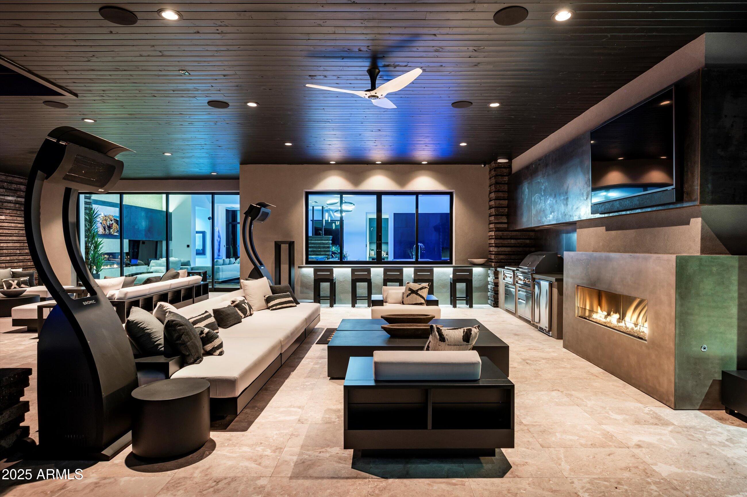 LEGEND CANYON - Residential