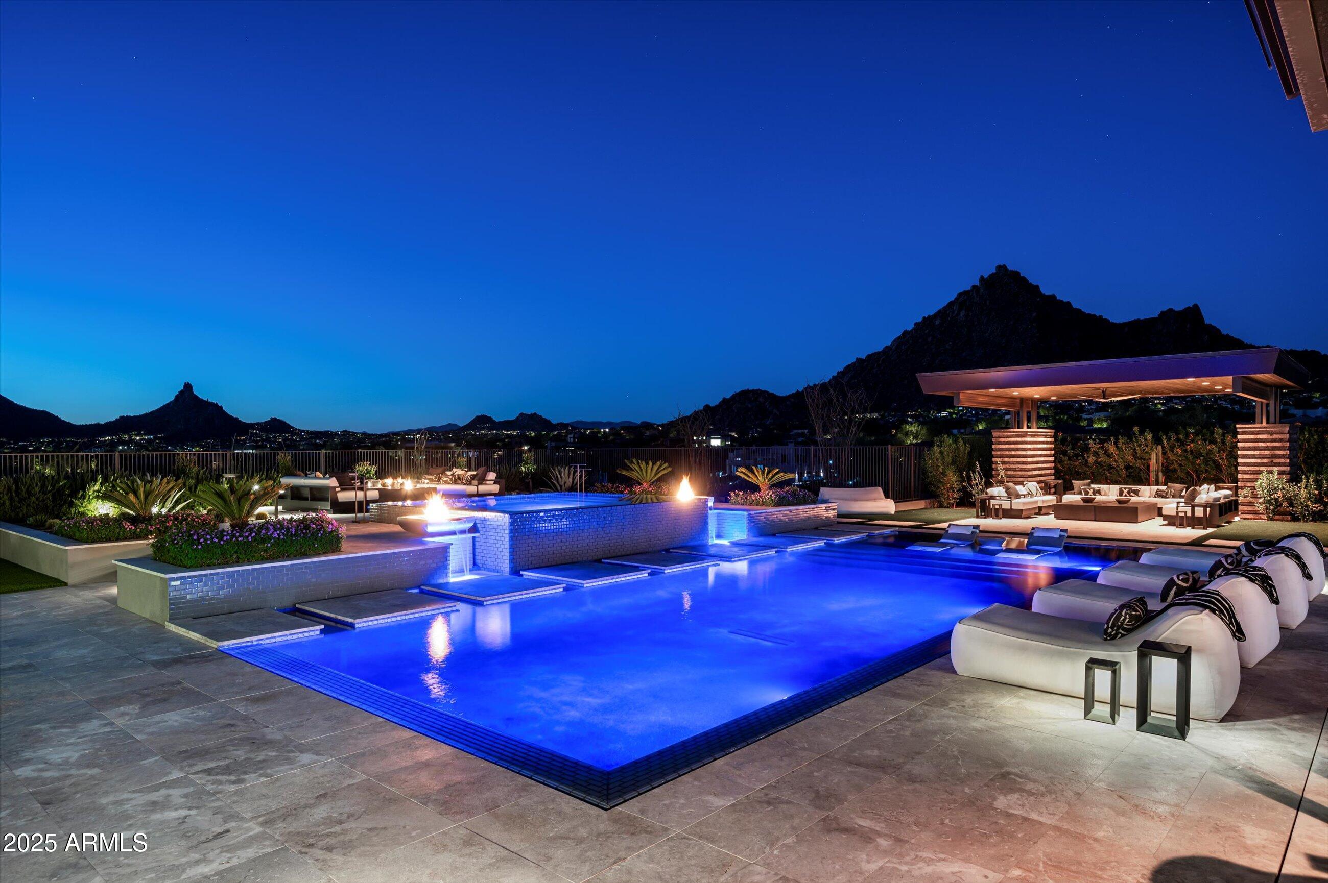 LEGEND CANYON - Residential