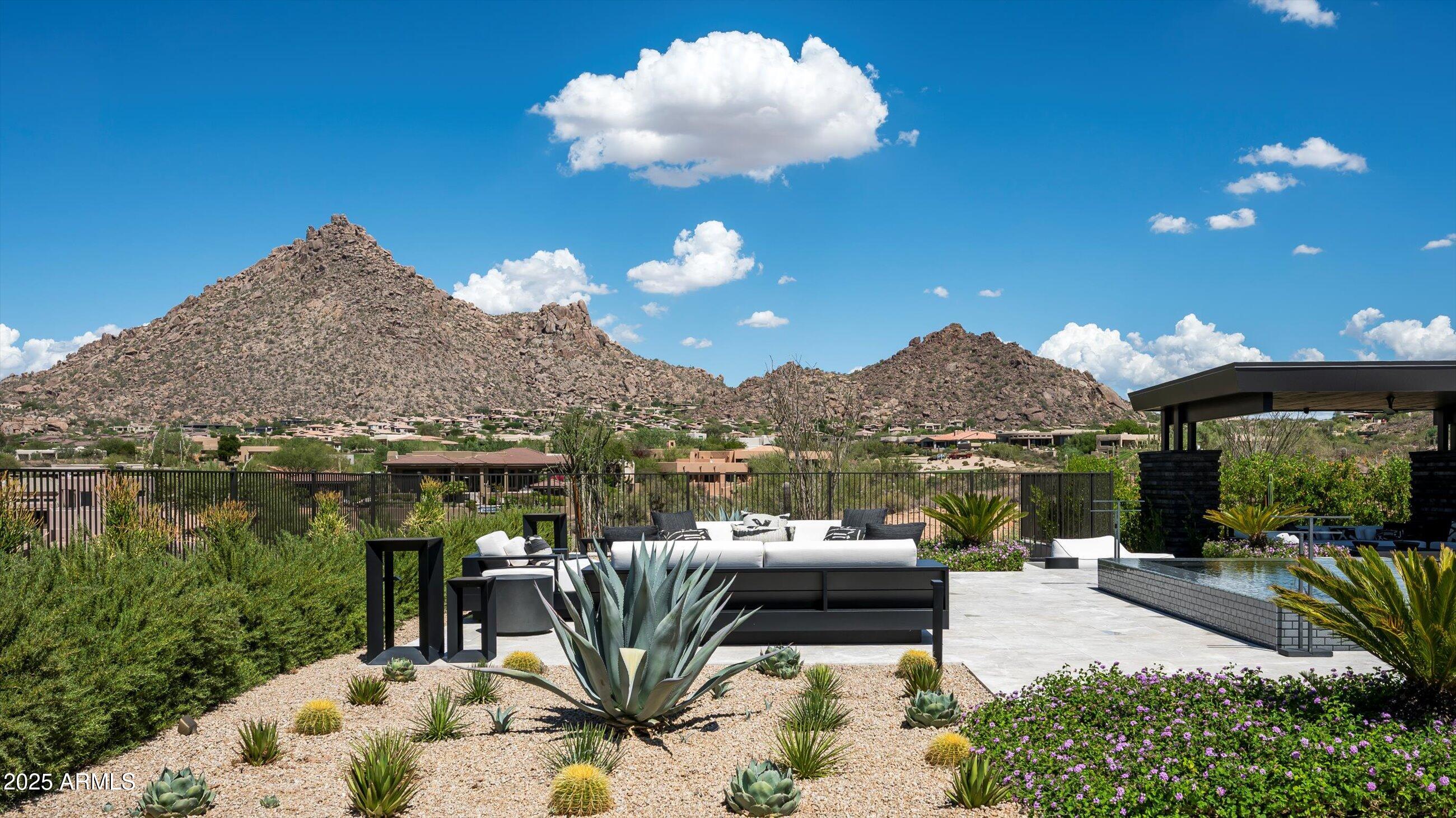 LEGEND CANYON - Residential