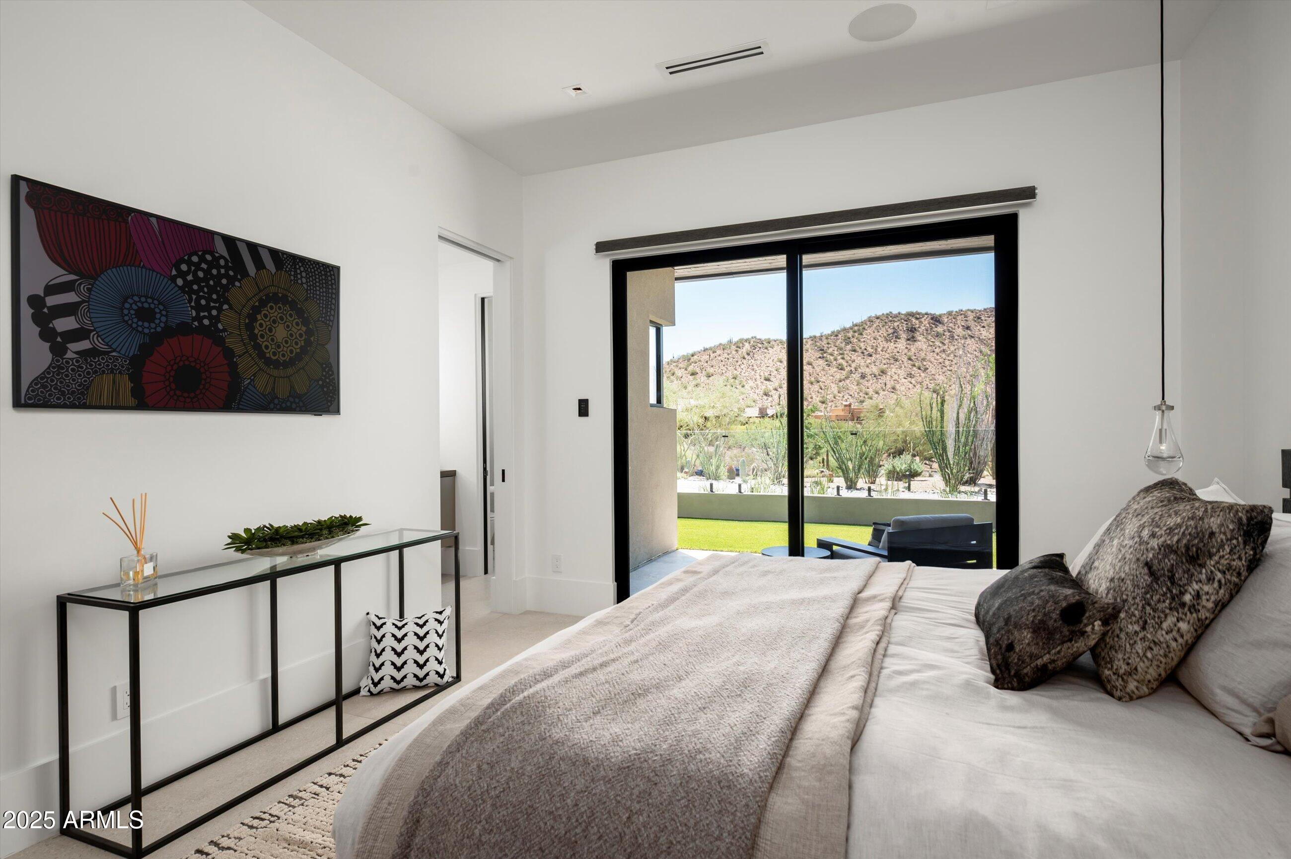 LEGEND CANYON - Residential